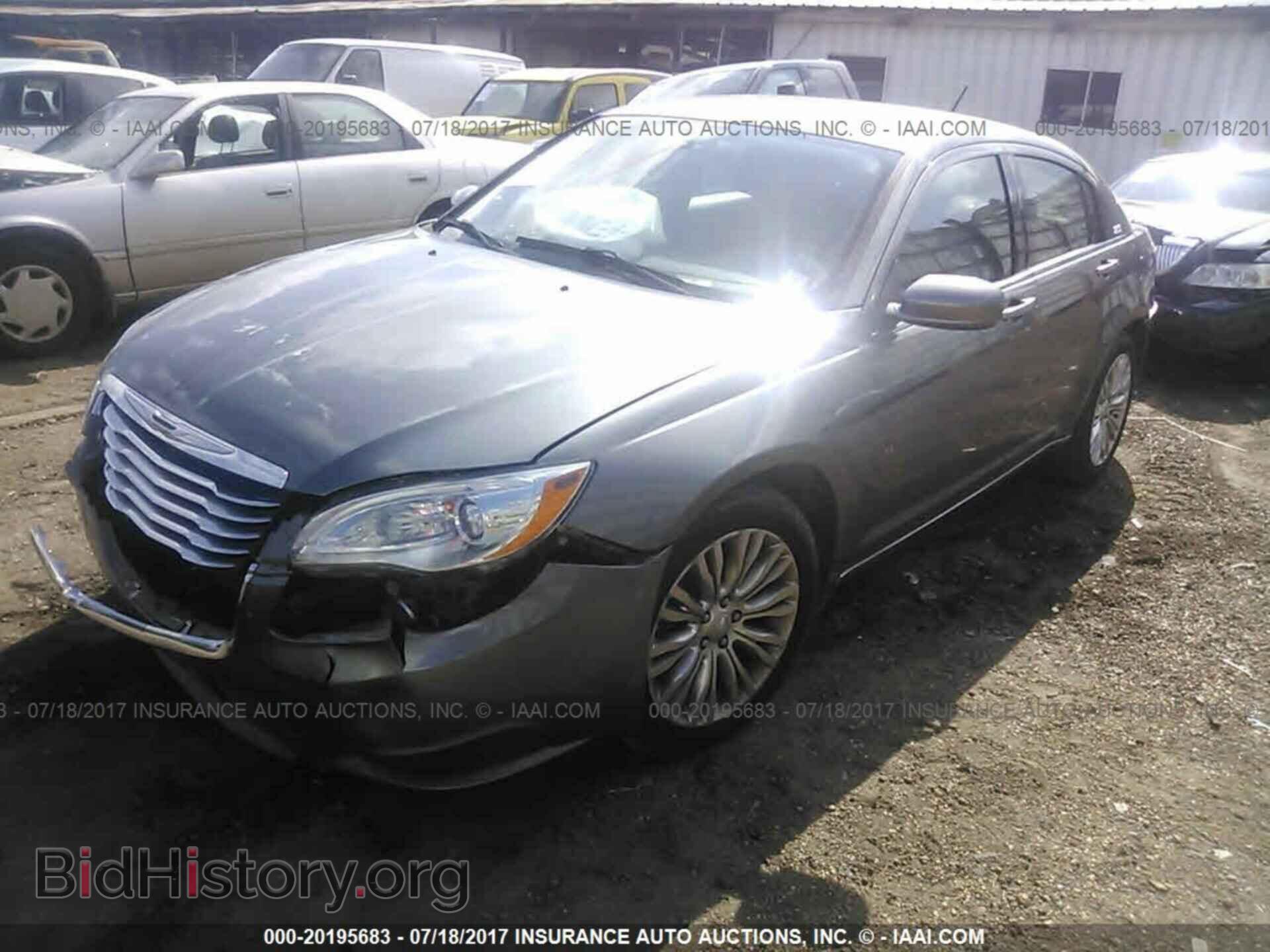2012 Chrysler 200 - VIN: 1C3CCBAB7CN152336 - Фото 2