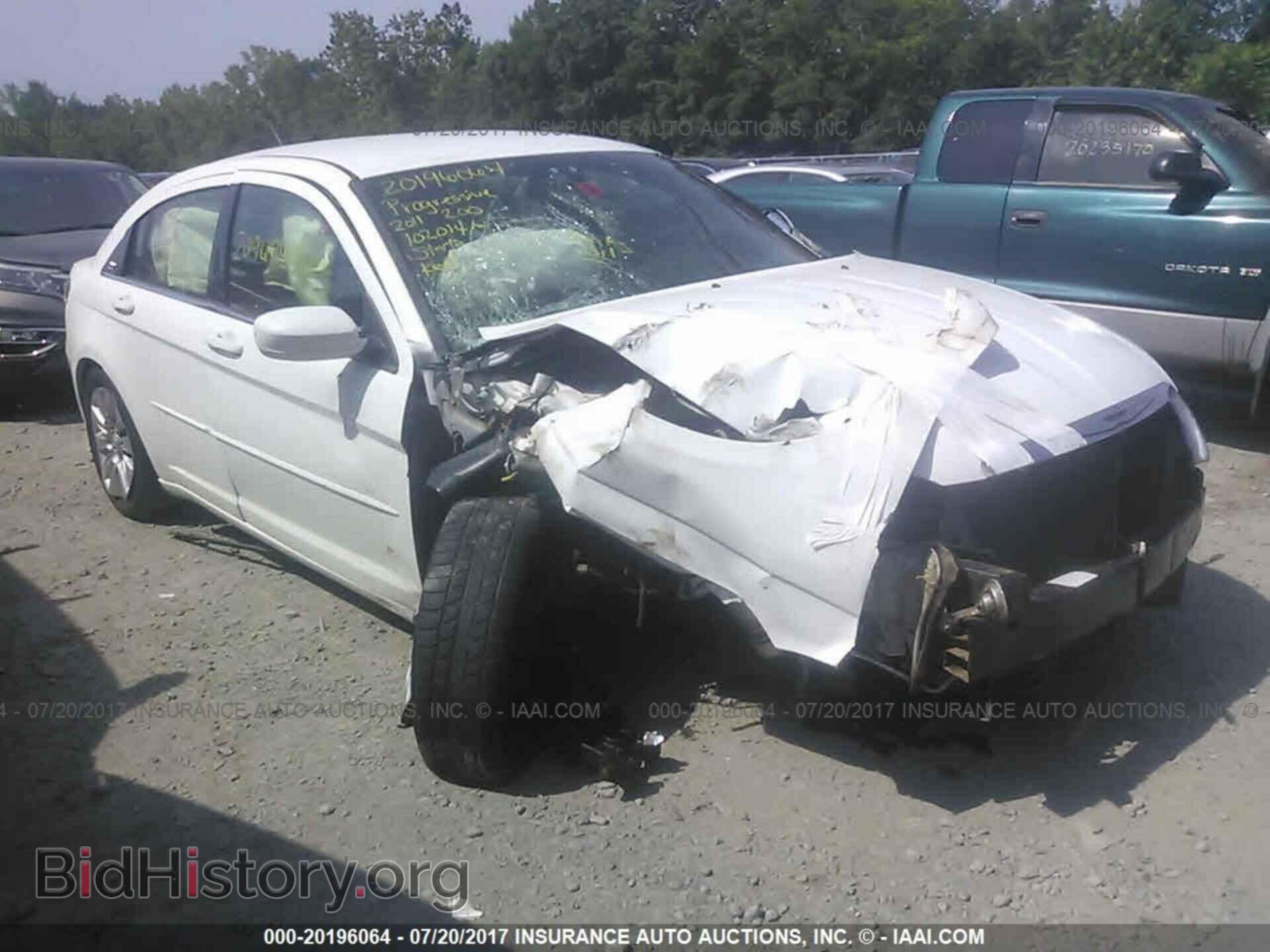 Photo 1C3BC4FB5BN558534 - Chrysler 200 2011