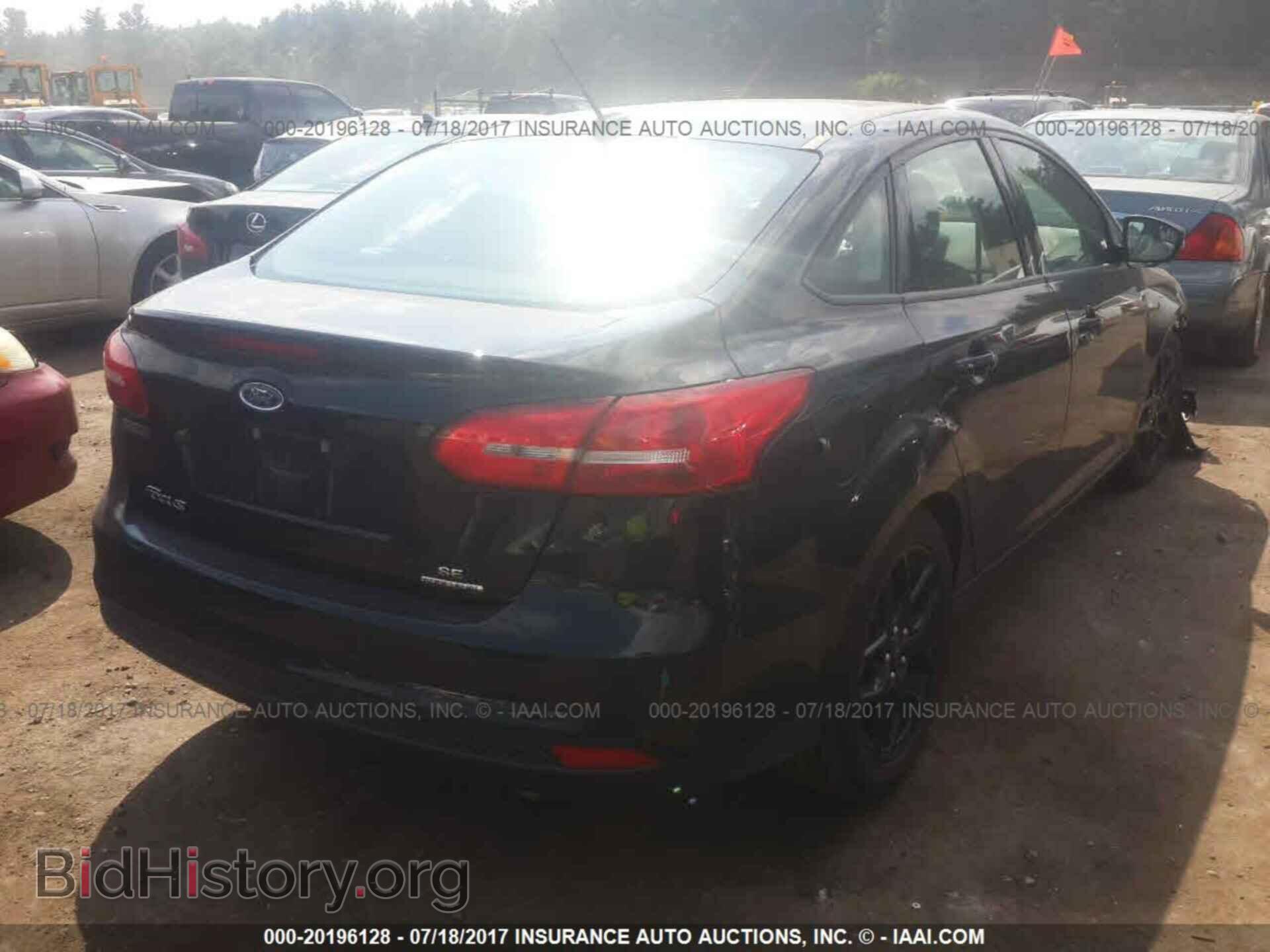 2016 Ford Focus - VIN: 1FADP3F27GL313083 - Photo 4
