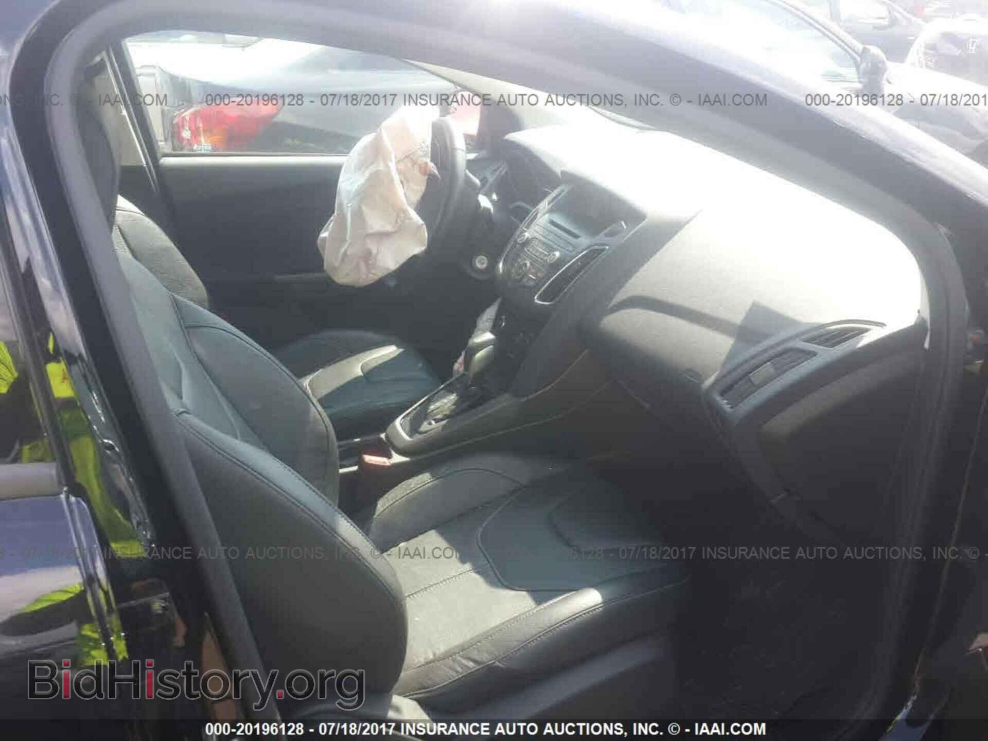 2016 Ford Focus - VIN: 1FADP3F27GL313083 - Photo 5
