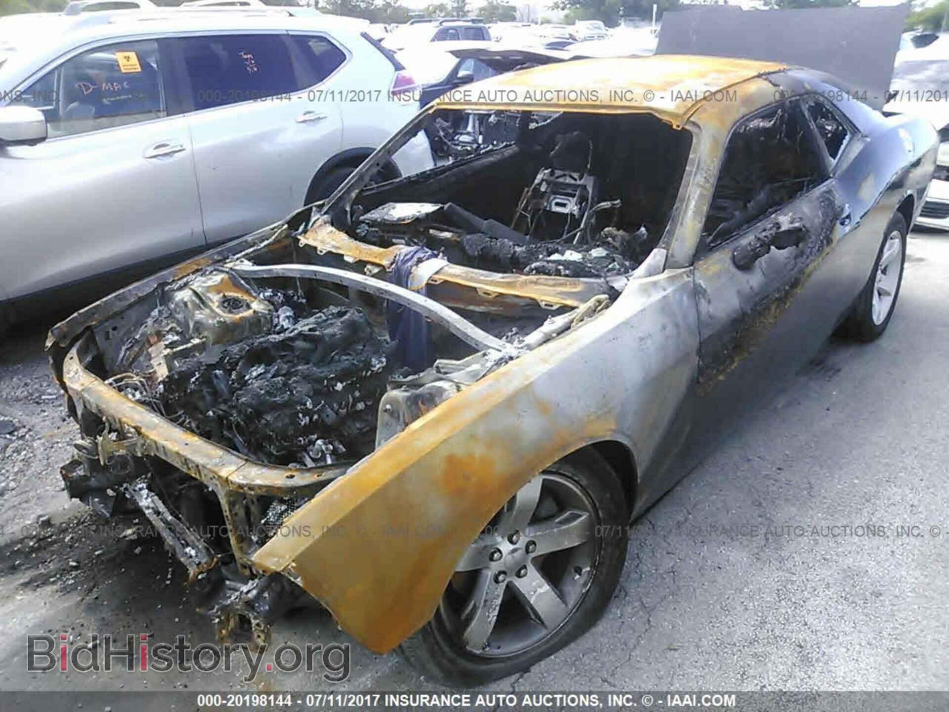 2014 Dodge Challenger - VIN: 2C3CDYAG2EH149562 - Фото 2