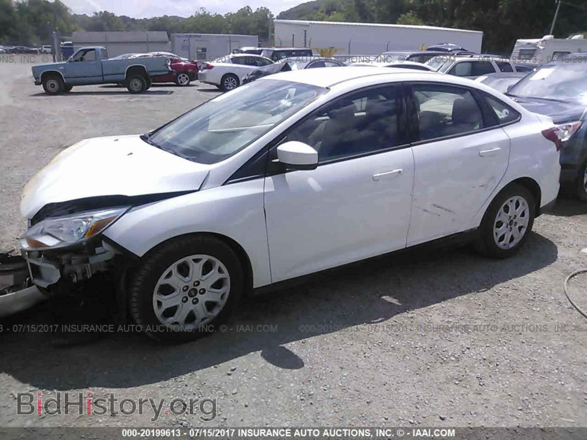 2012 Ford Focus - VIN: 1FAHP3F22CL405231 - Photo 2