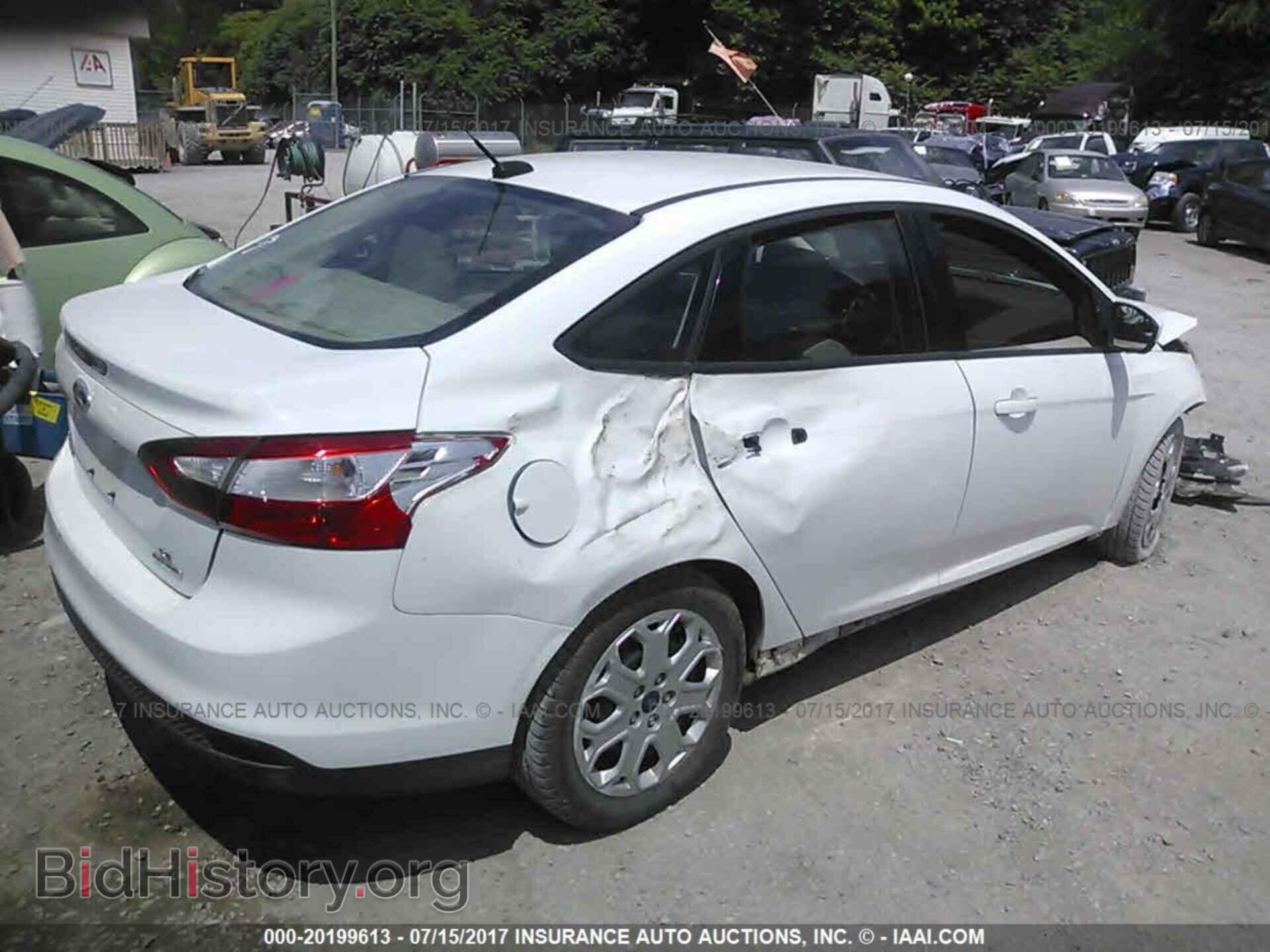 2012 Ford Focus - VIN: 1FAHP3F22CL405231 - Photo 4