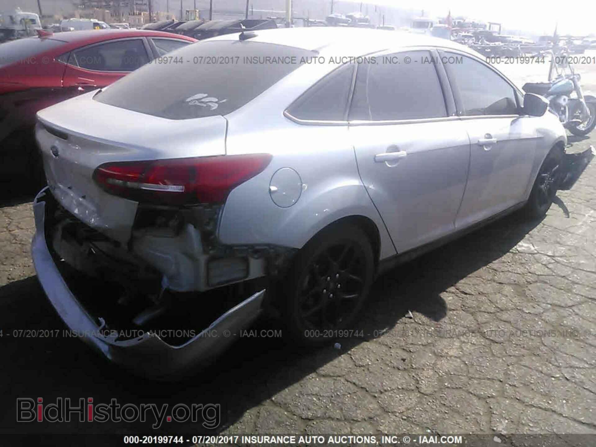 2016 Ford Focus - VIN: 1FADP3F23GL254114 - Photo 4