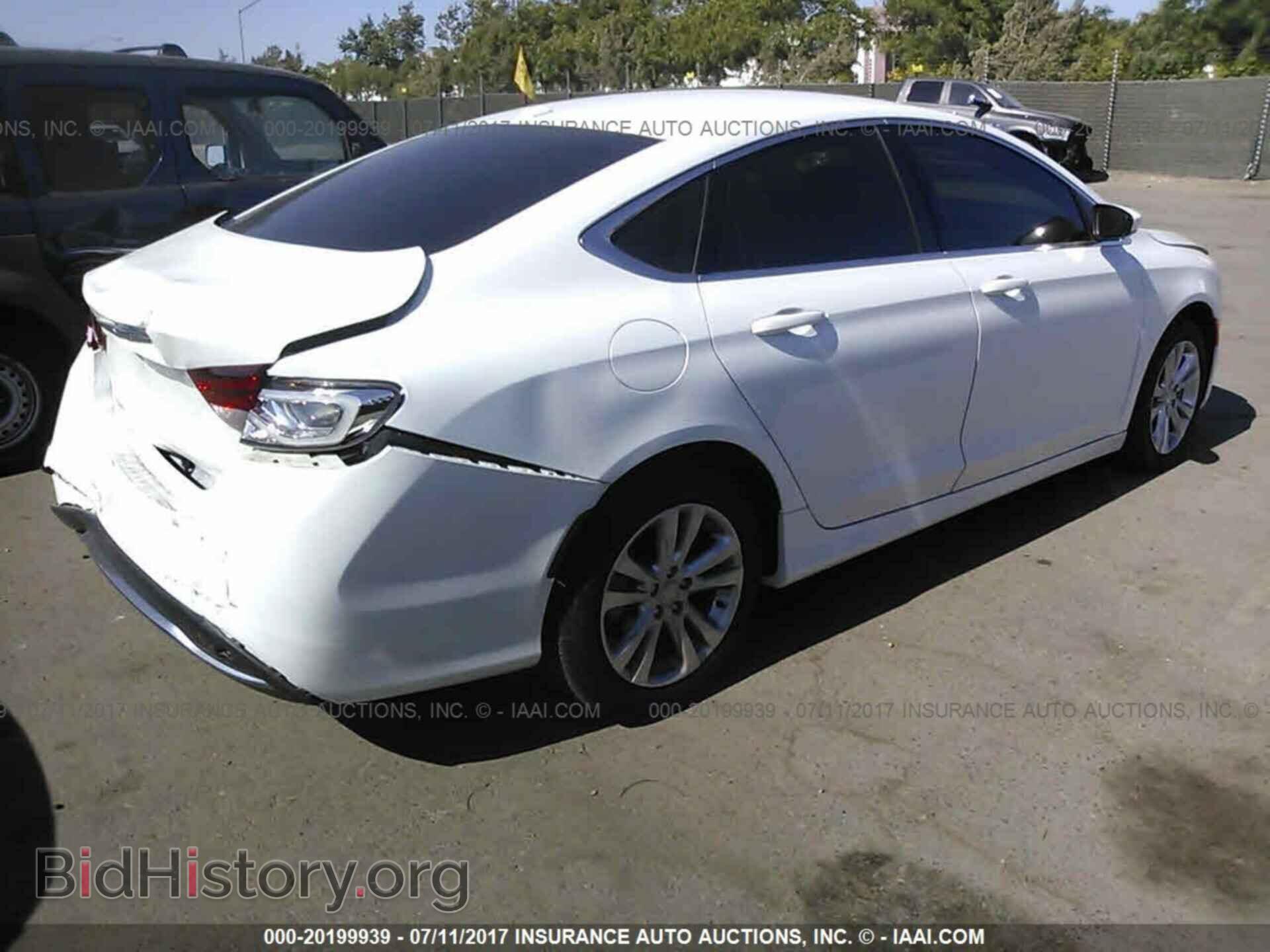 2016 Chrysler 200 - VIN: 1C3CCCAB1GN164770 - Photo 4