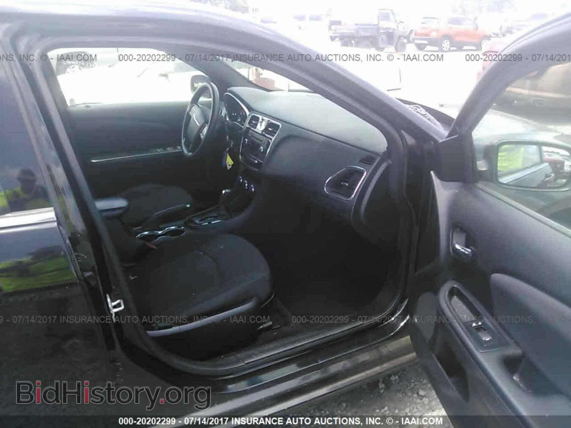2013 Chrysler 200 - VIN: 1C3CCBAB4DN704442 - Photo 5