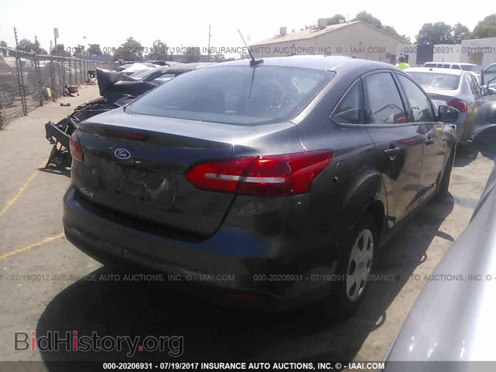 2017 Ford Focus - VIN: 1FADP3E25HL219920 - Photo 4