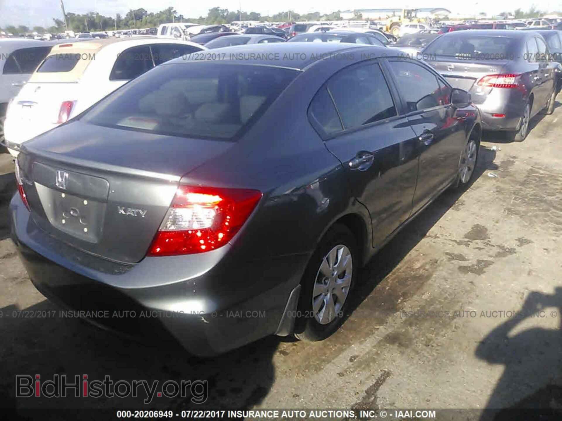 2012 Honda Civic - VIN: 2HGFB2F51CH330833 - Photo 4