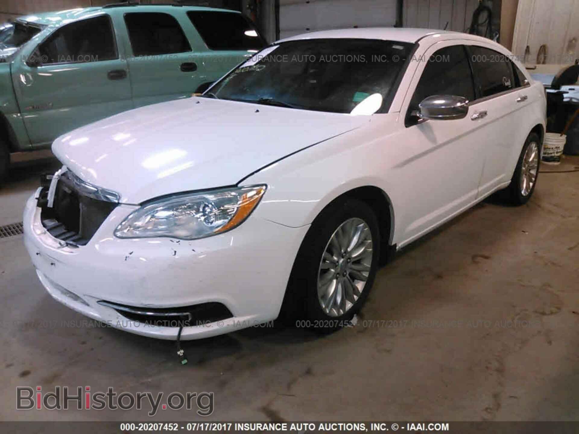 2011 Chrysler 200 - VIN: 1C3BC2FBXBN571400 - Фото 2