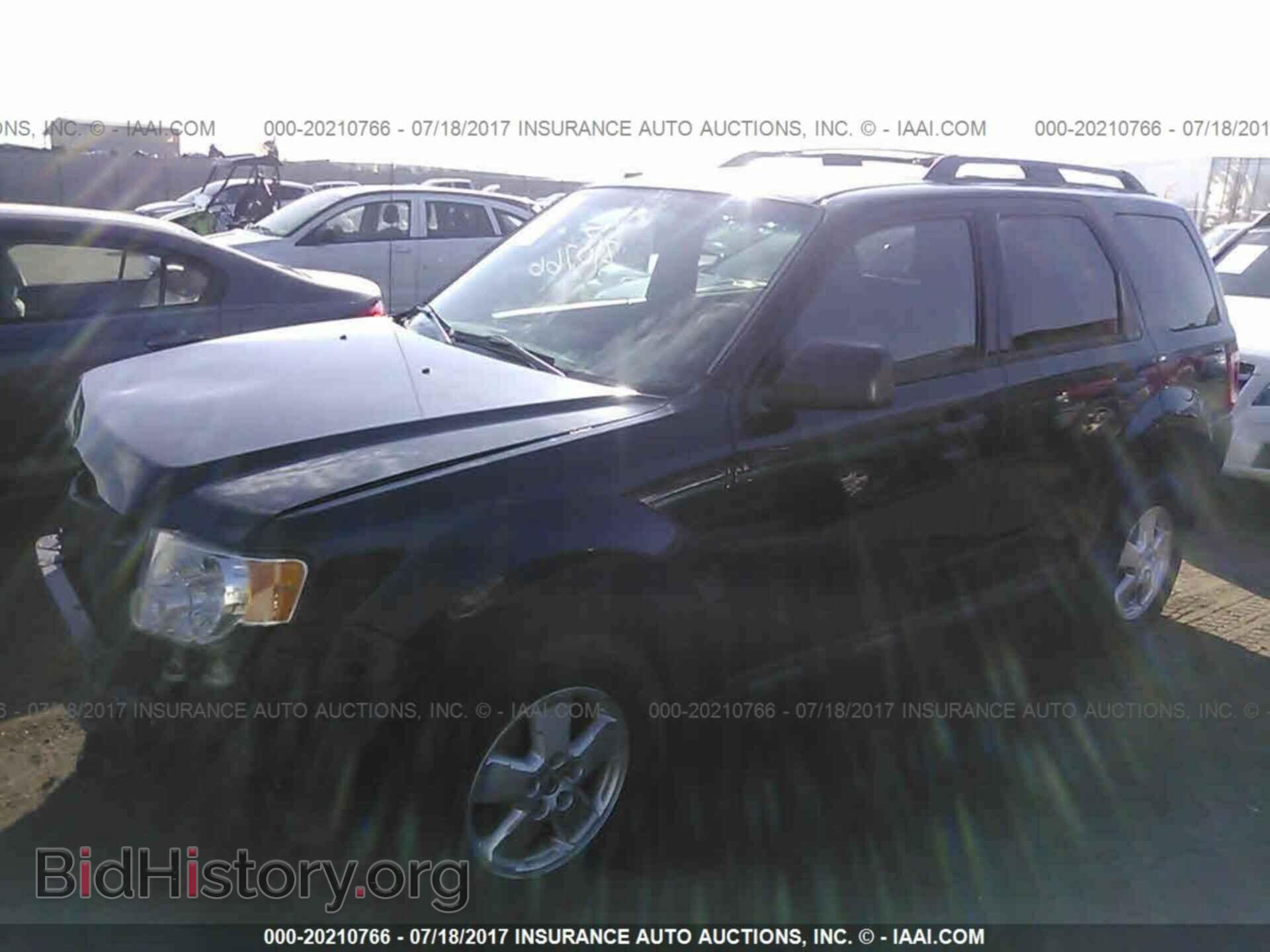 2011 Ford Escape - VIN: 1FMCU9DG2BKB52958 - Фото 2