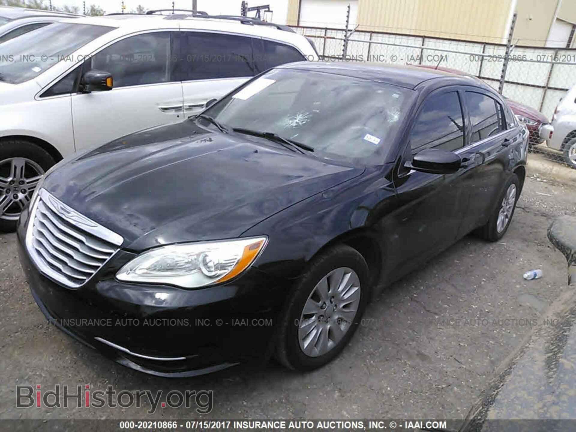 2014 Chrysler 200 - VIN: 1C3CCBAB3EN208548 - Photo 2