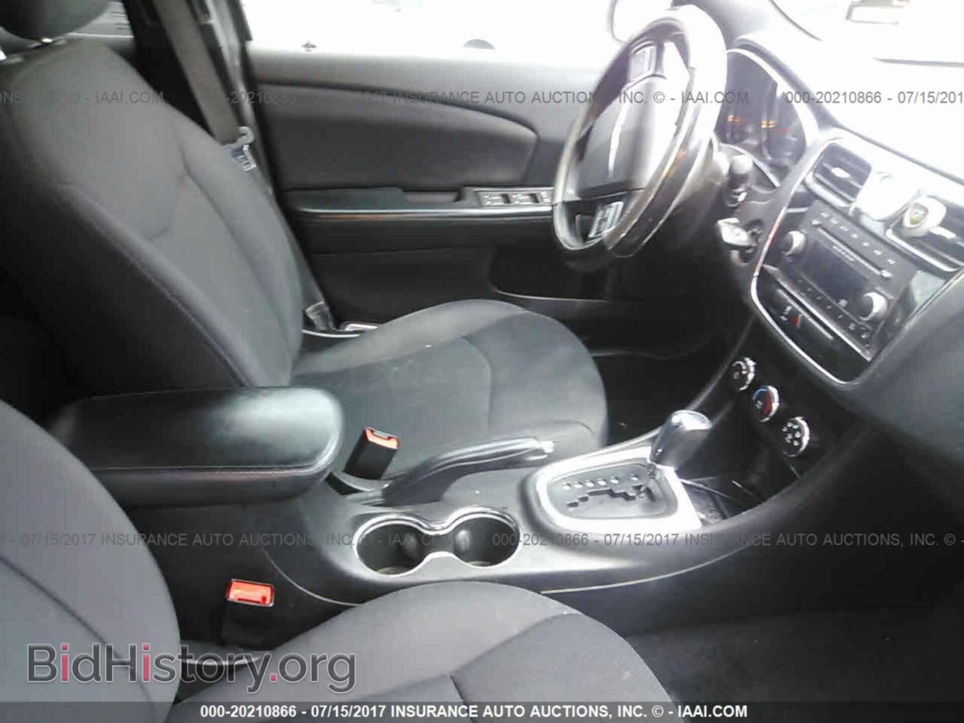 2014 Chrysler 200 - VIN: 1C3CCBAB3EN208548 - Photo 5