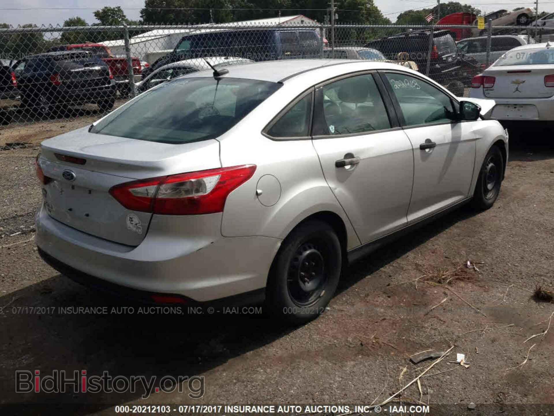 2012 Ford Focus - VIN: 1FAHP3E23CL309397 - Photo 4