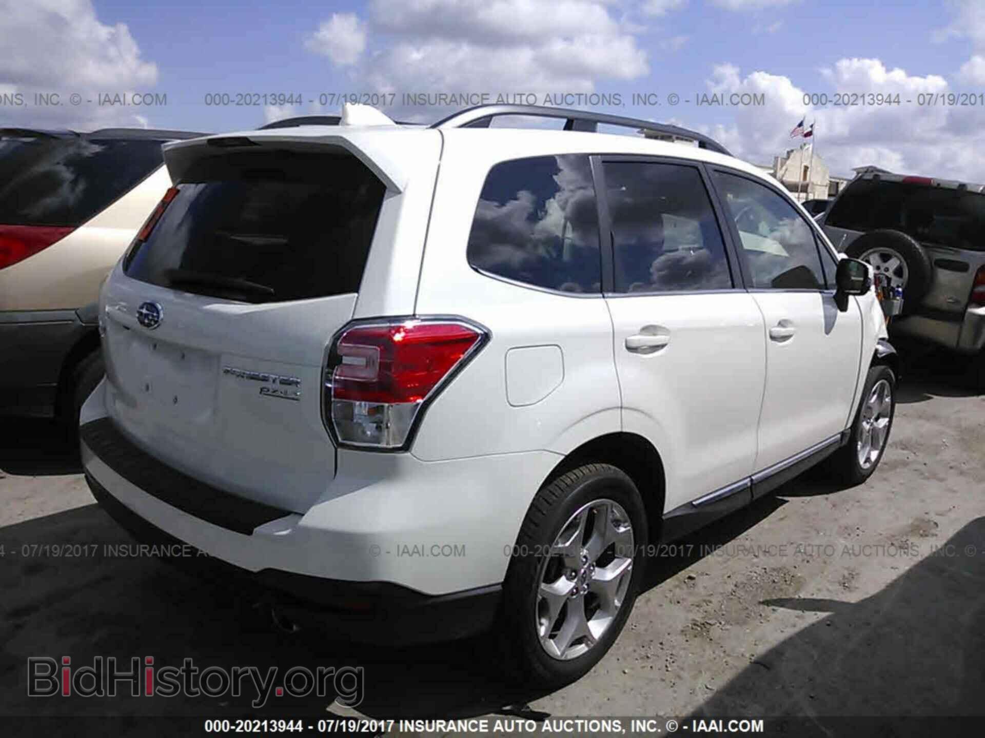 2017 Subaru Forester - VIN: JF2SJAWC8HH588905 - Фото 4