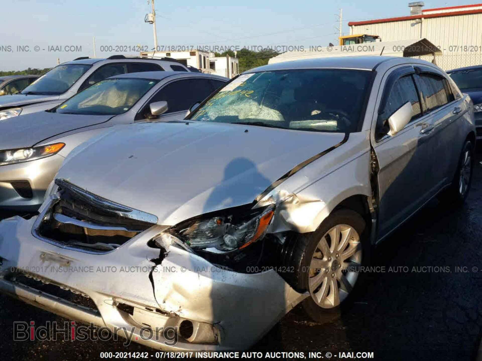 2011 Chrysler 200 - VIN: 1C3BC1FBXBN576171 - Photo 2