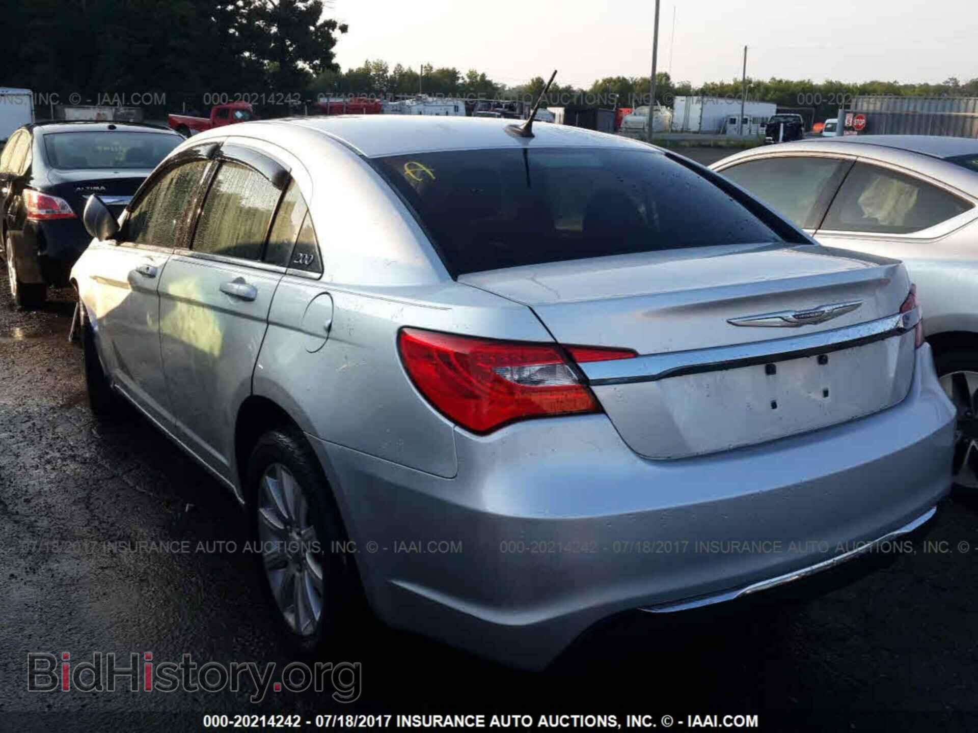 2011 Chrysler 200 - VIN: 1C3BC1FBXBN576171 - Photo 3