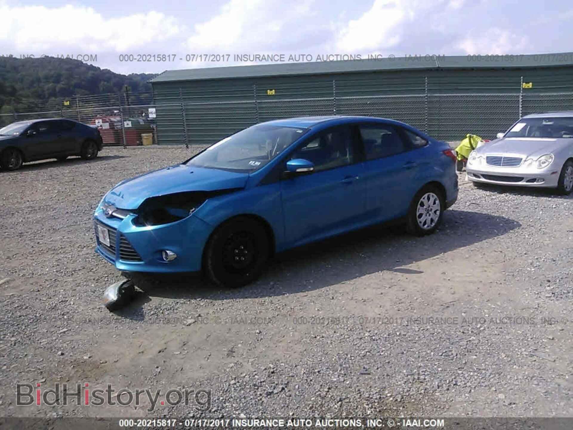 2012 Ford Focus - VIN: 1FAHP3F27CL152603 - Photo 2