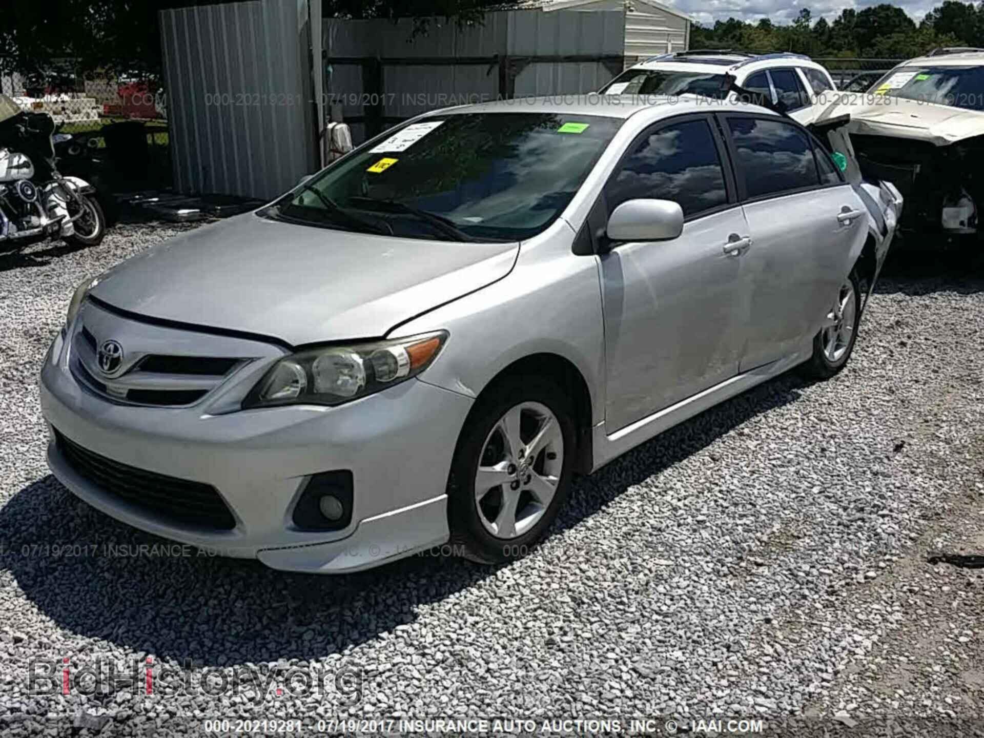 2011 Toyota Corolla - VIN: 2T1BU4EE4BC557298 - Фото 2