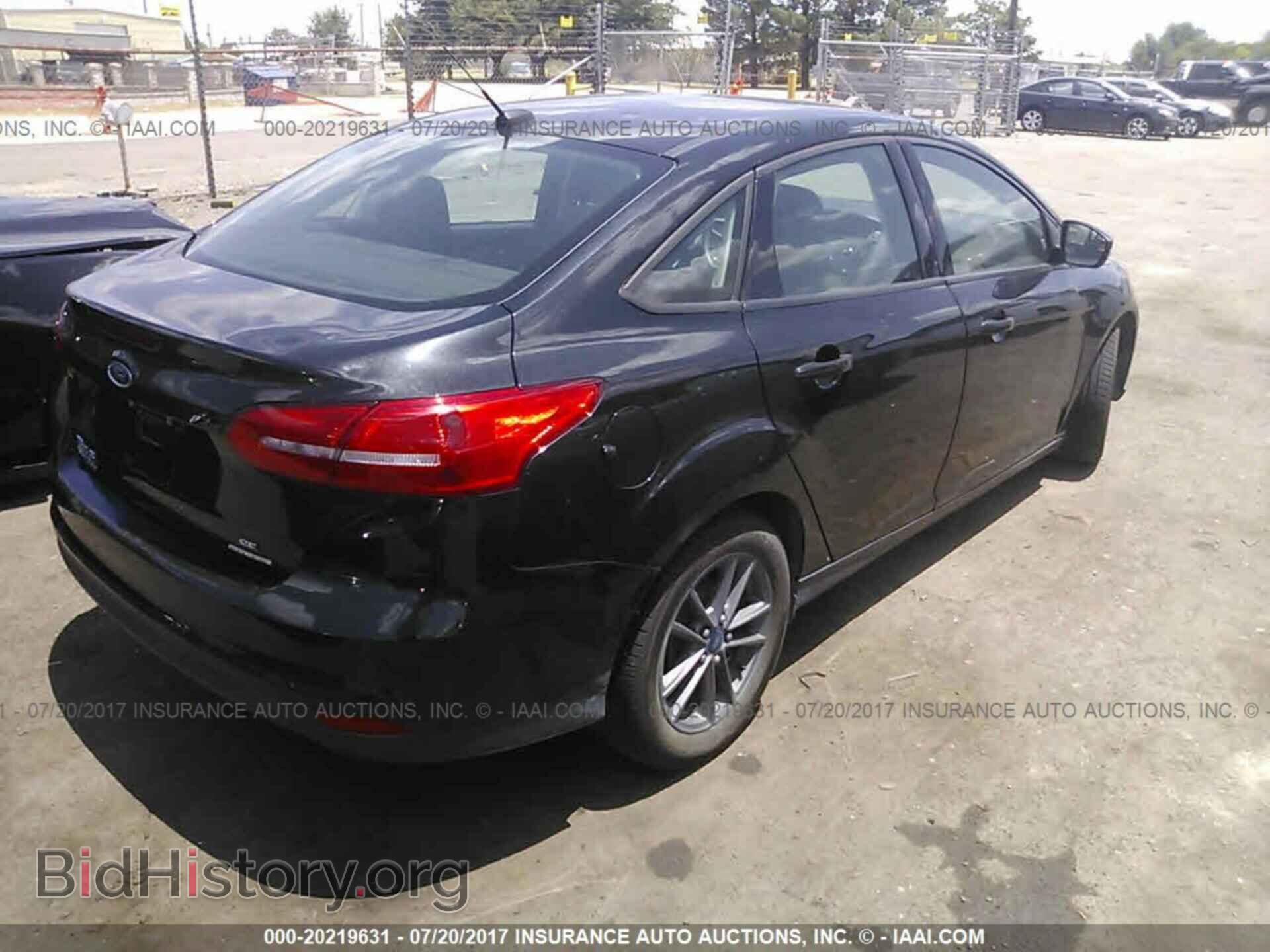 2015 Ford Focus - VIN: 1FADP3F2XFL234389 - Photo 4