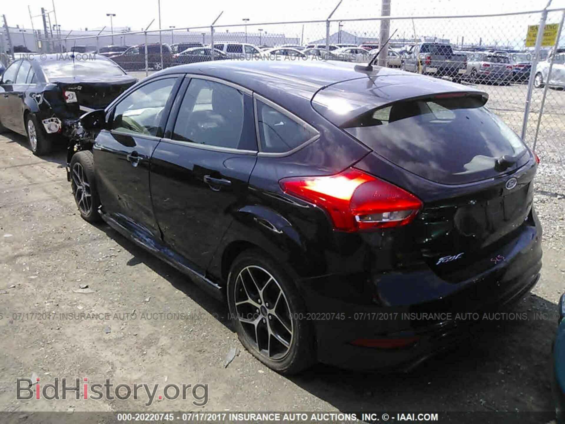 2016 Ford Focus - VIN: 1FADP3K24GL403393 - Photo 3