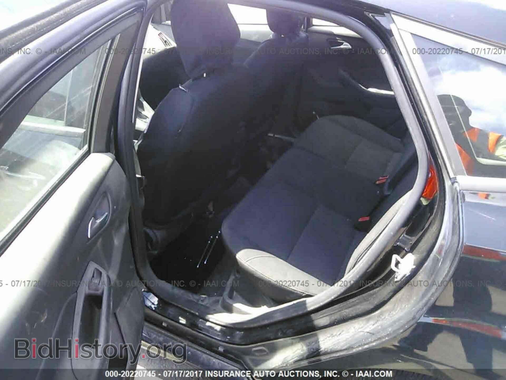 2016 Ford Focus - VIN: 1FADP3K24GL403393 - Photo 8
