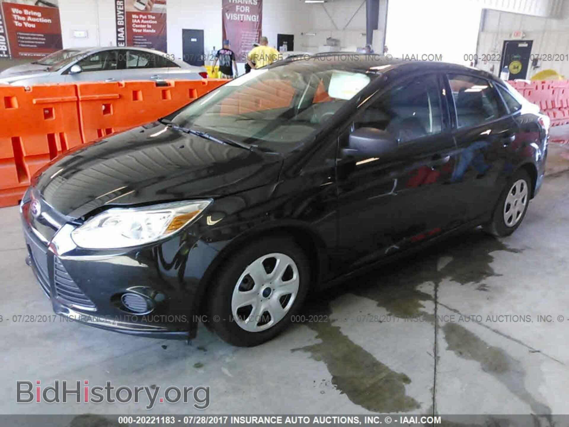 2014 Ford Focus - VIN: 1FADP3E22EL458918 - Фото 2