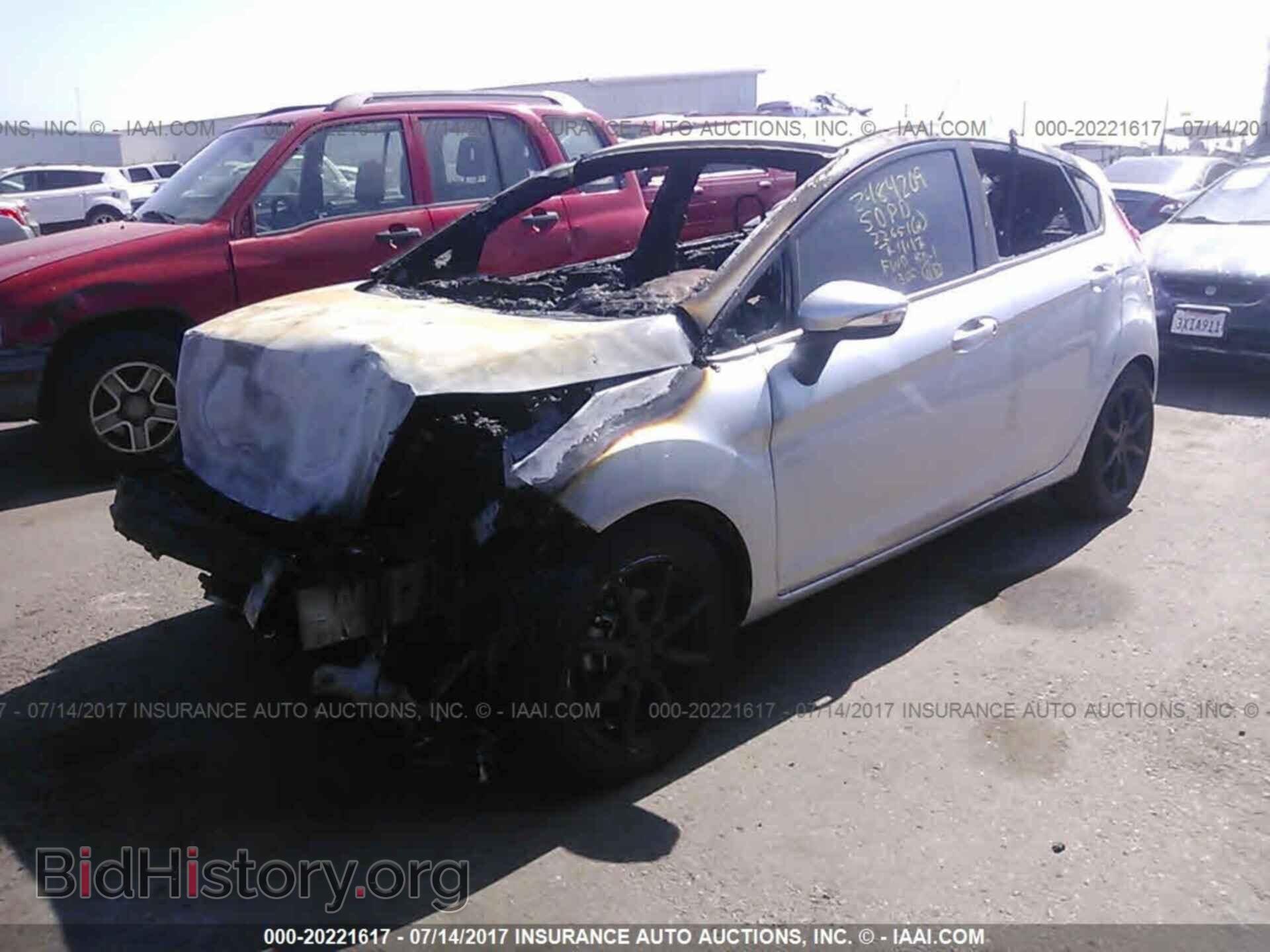 2014 Ford Fiesta - VIN: 3FADP4EJXEM227809 - Фото 2