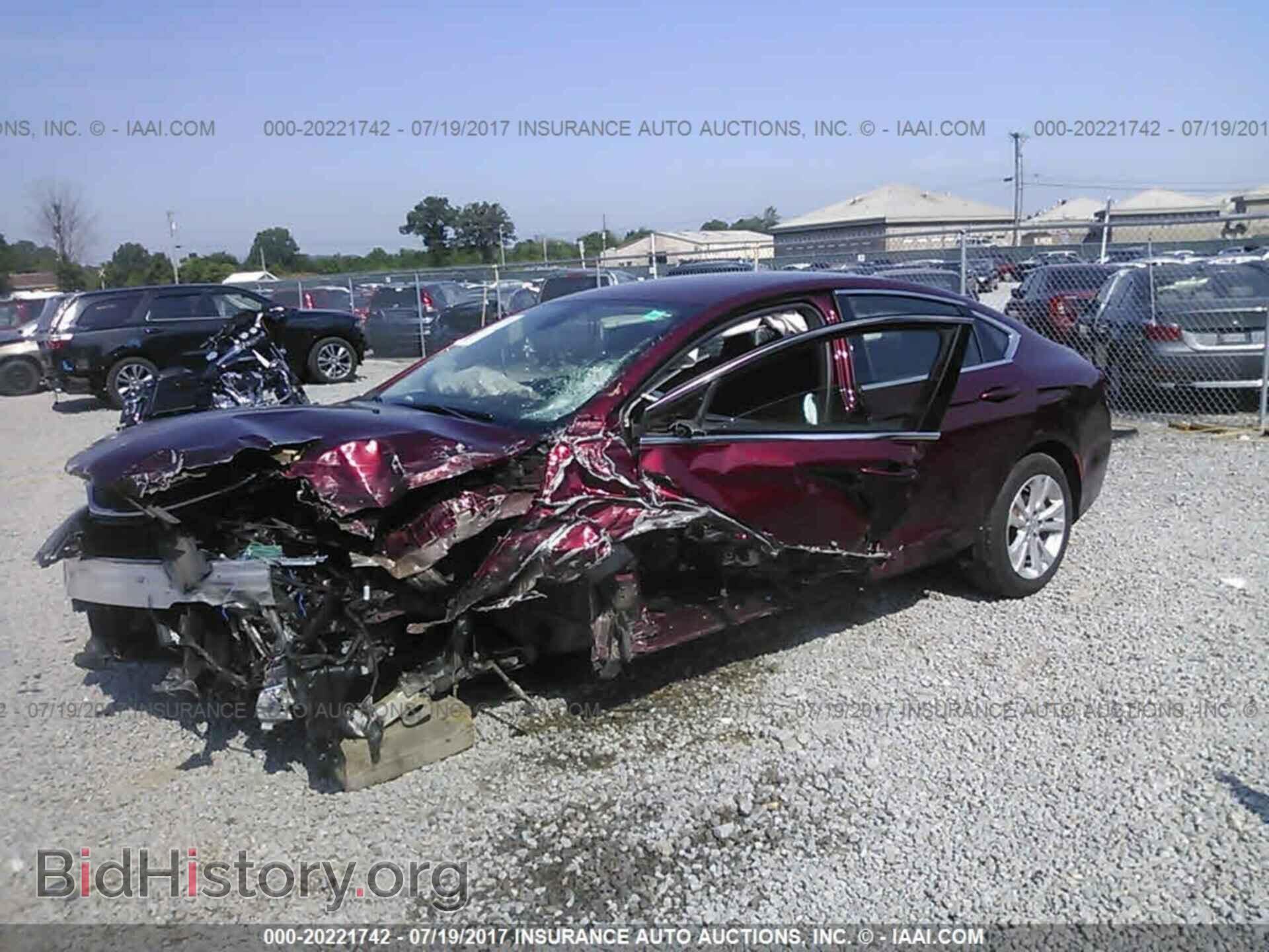 2015 Chrysler 200 - VIN: 1C3CCCAB4FN704451 - Photo 2