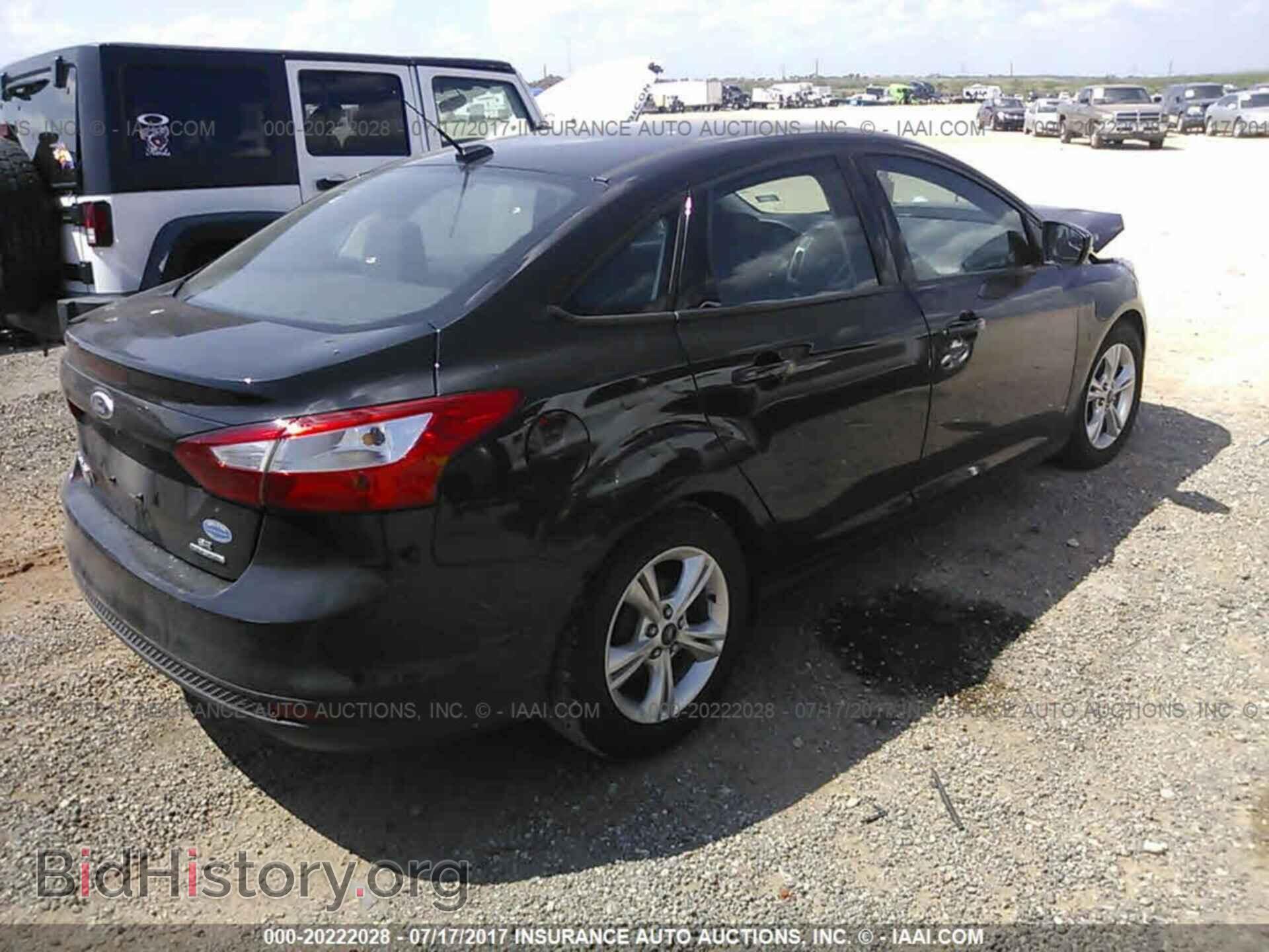 2014 Ford Focus - VIN: 1FADP3F28EL124200 - Photo 4