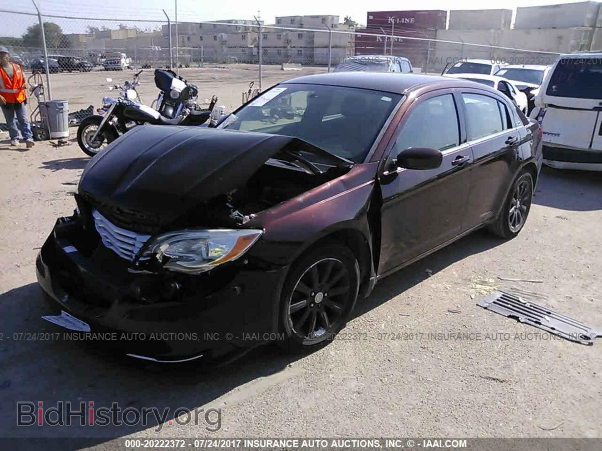 2013 Chrysler 200 - VIN: 1C3CCBBB6DN696181 - Photo 2