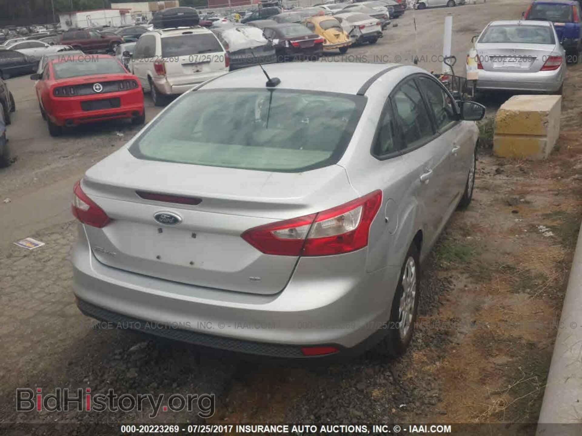 2012 Ford Focus - VIN: 1FAHP3F28CL194388 - Photo 4