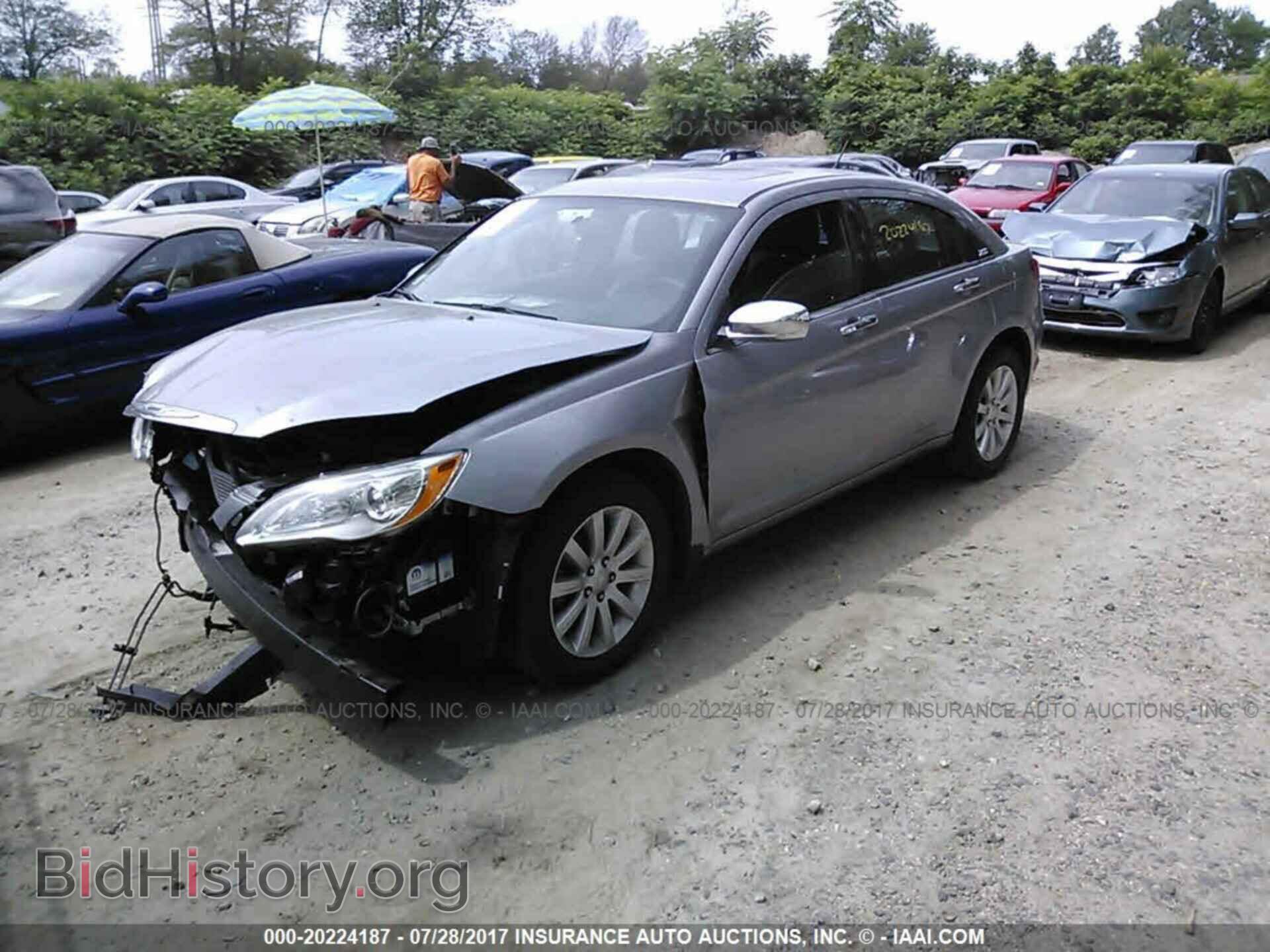 2013 Chrysler 200 - VIN: 1C3CCBCG9DN540162 - Фото 2