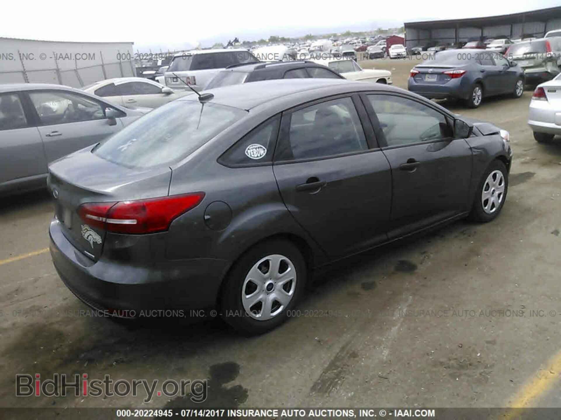 2015 Ford Focus - VIN: 1FADP3E24FL341133 - Photo 4