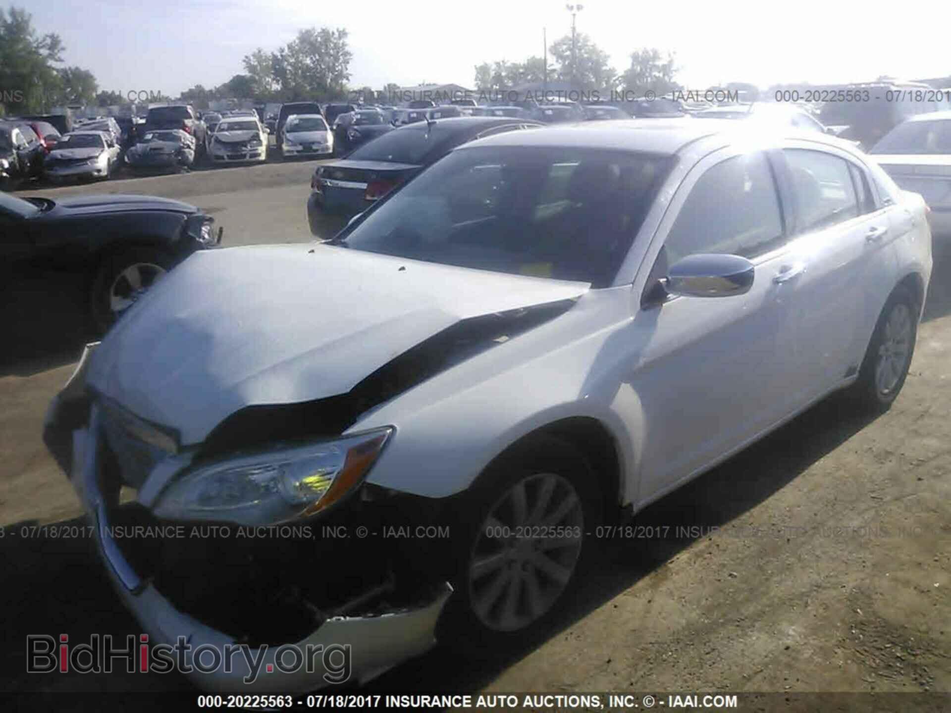 2014 Chrysler 200 - VIN: 1C3CCBCG7EN199247 - Фото 2