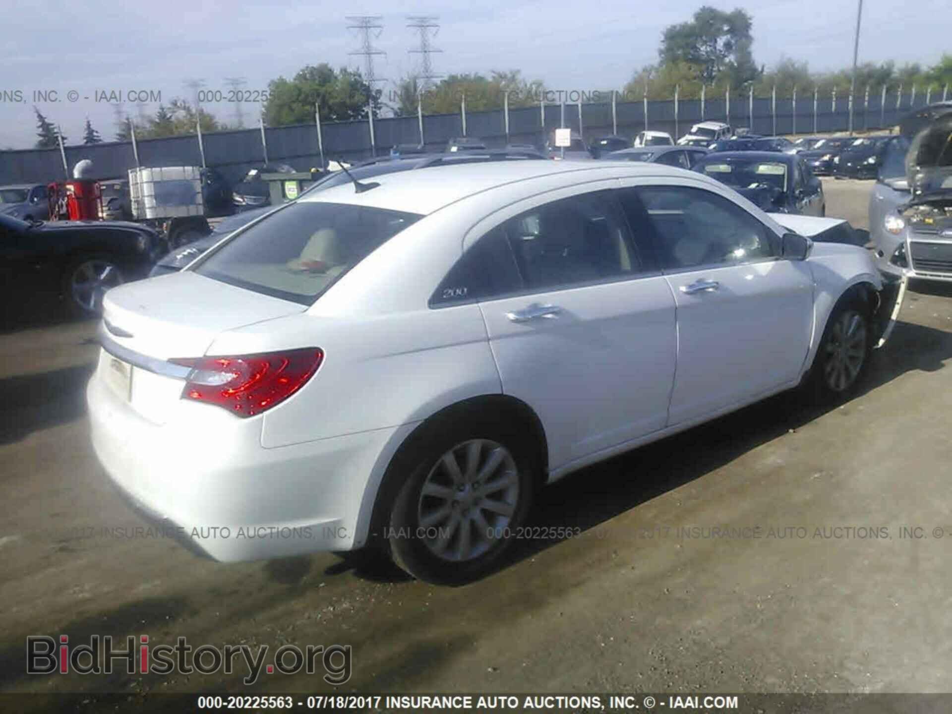 2014 Chrysler 200 - VIN: 1C3CCBCG7EN199247 - Фото 4