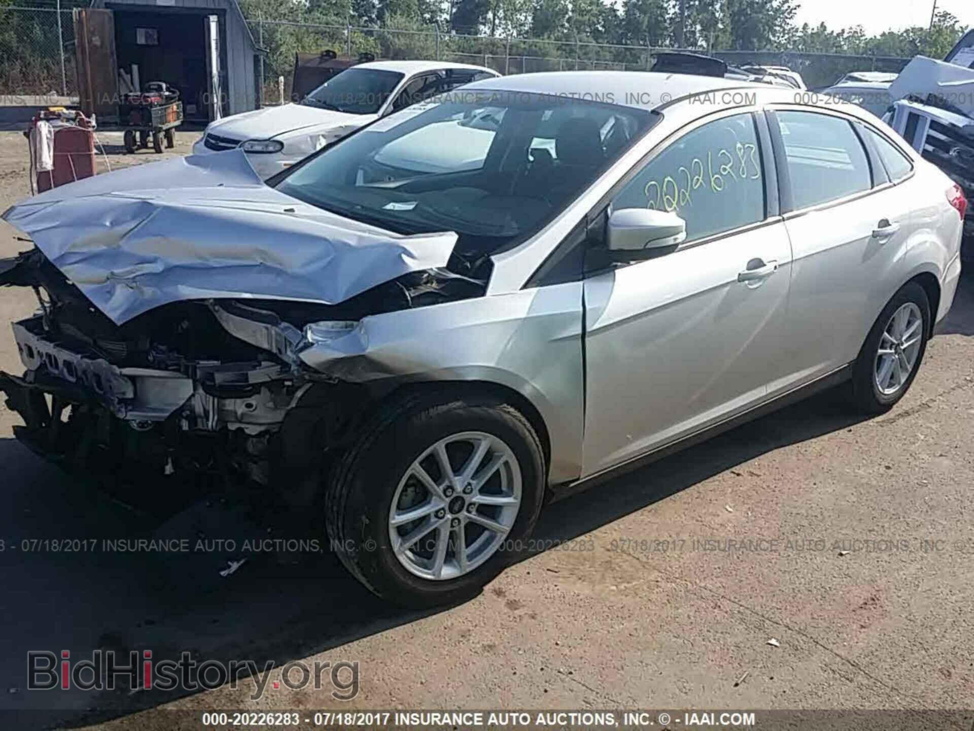 2016 Ford Focus - VIN: 1FADP3F26GL261901 - Фото 2