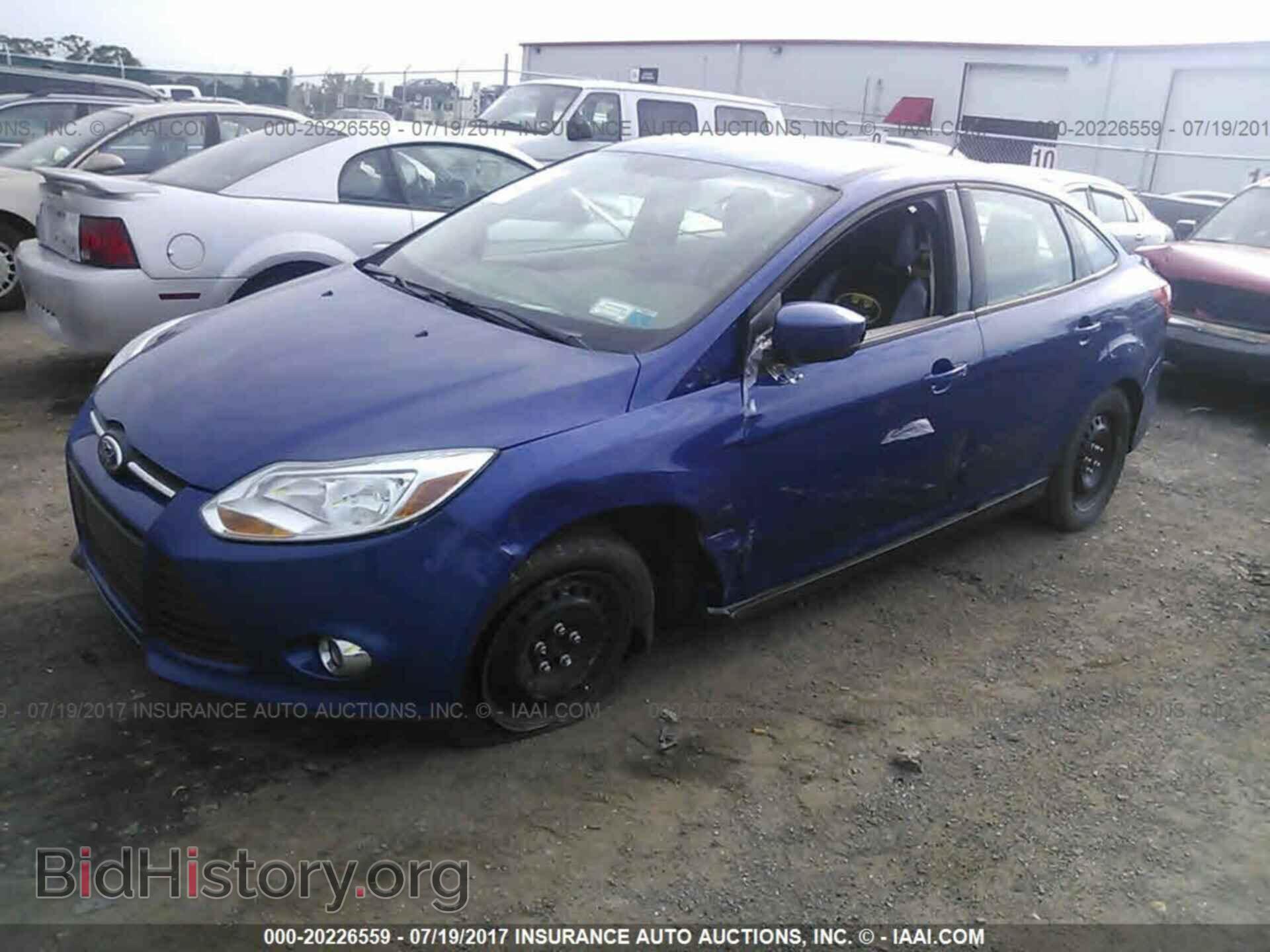 2012 Ford Focus - VIN: 1FAHP3F25CL371673 - Photo 2