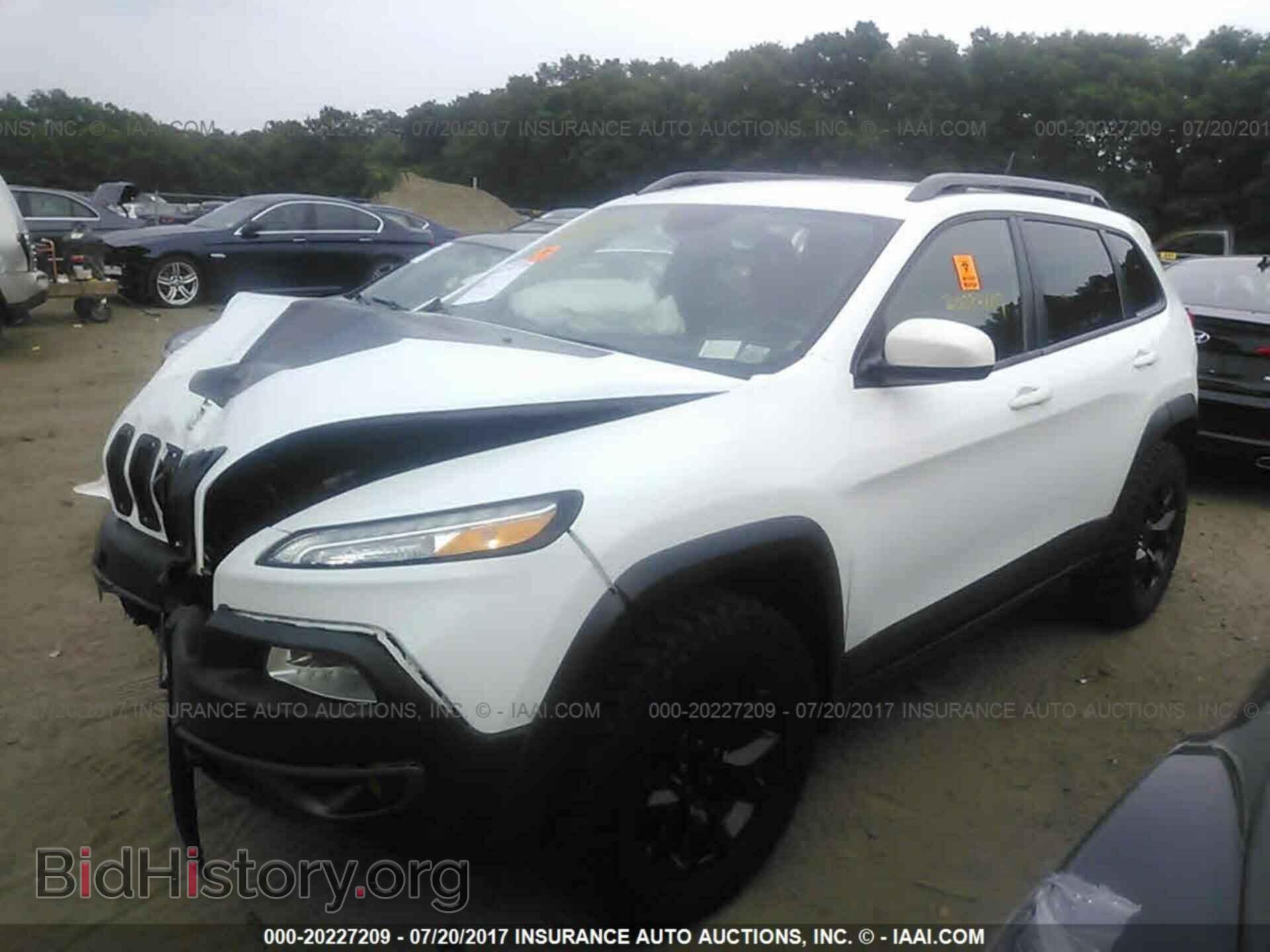 2014 Jeep Cherokee - VIN: 1C4PJMBS8EW210254 - Photo 2