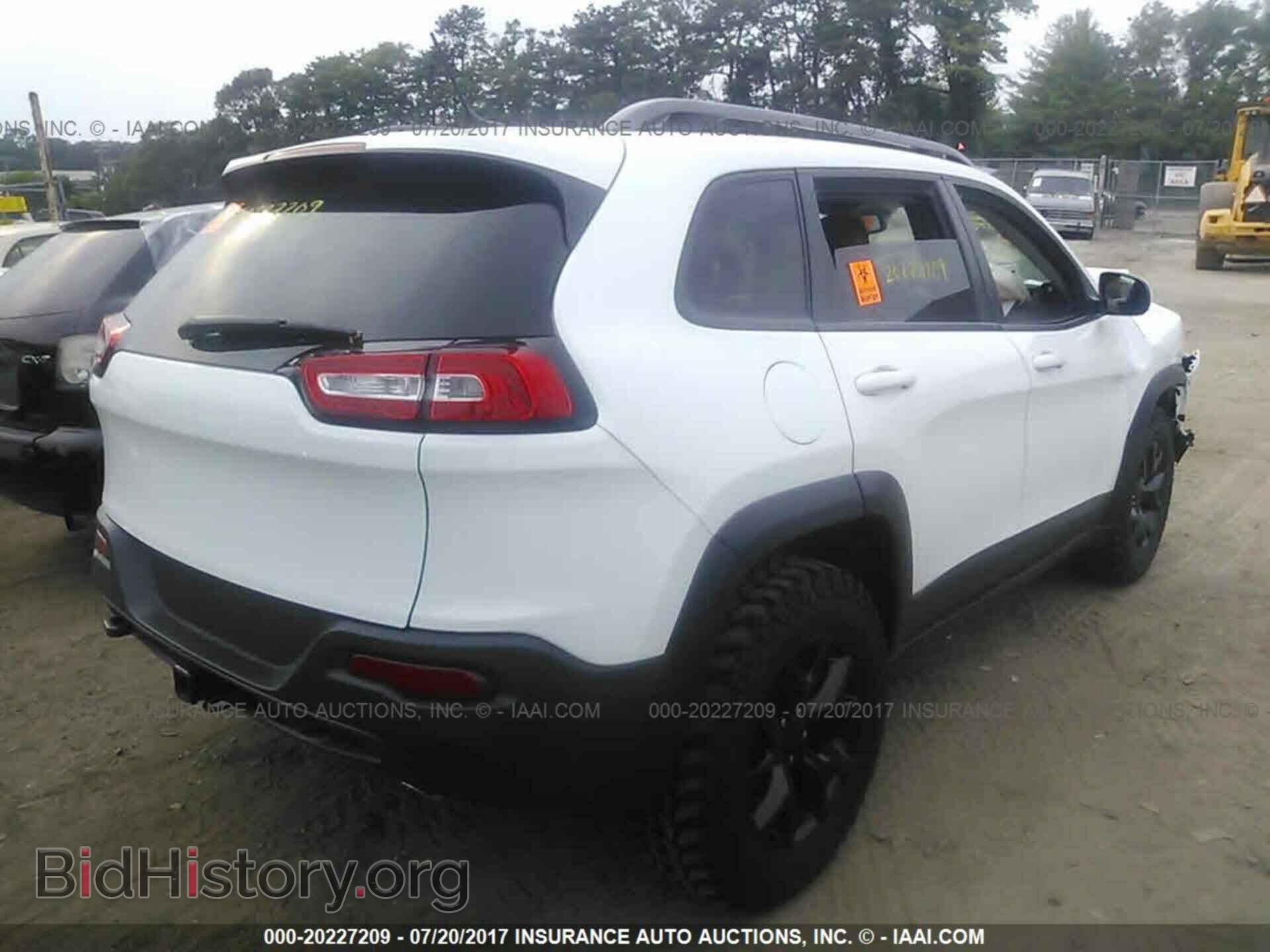 2014 Jeep Cherokee - VIN: 1C4PJMBS8EW210254 - Photo 4