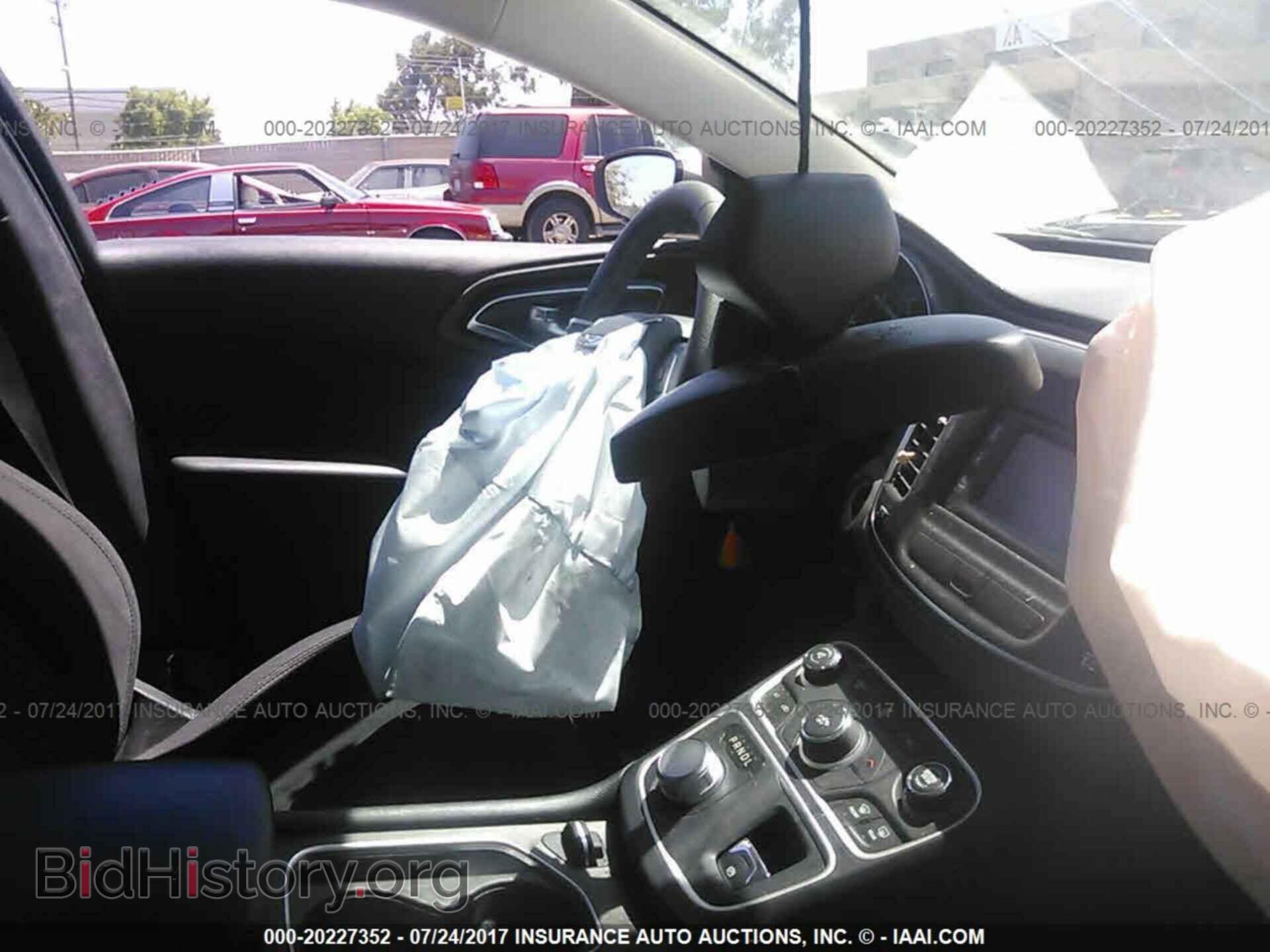 2016 Chrysler 200 - VIN: 1C3CCCFB8GN171479 - Photo 3
