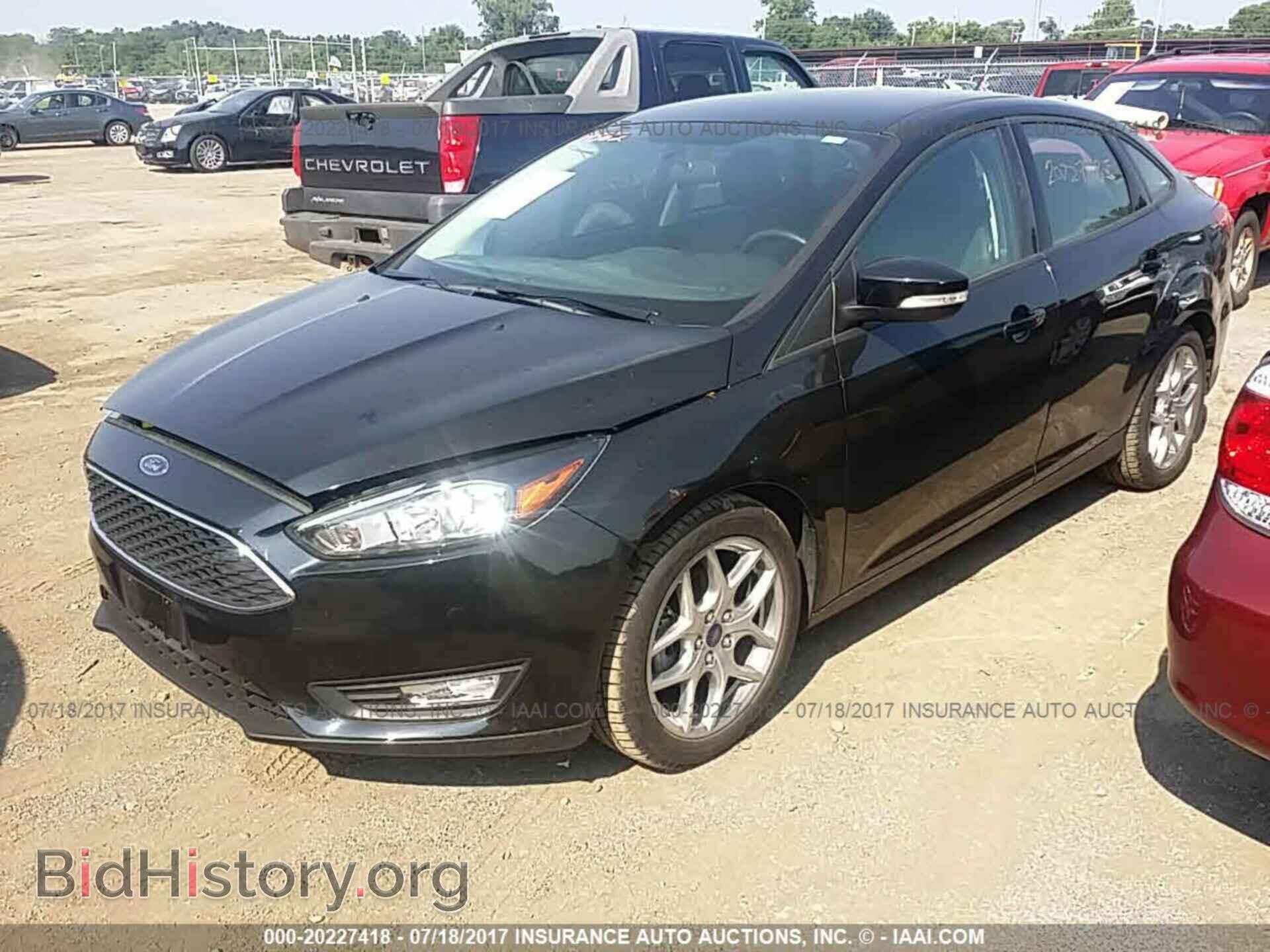 2015 Ford Focus - VIN: 1FADP3F22FL229672 - Photo 2