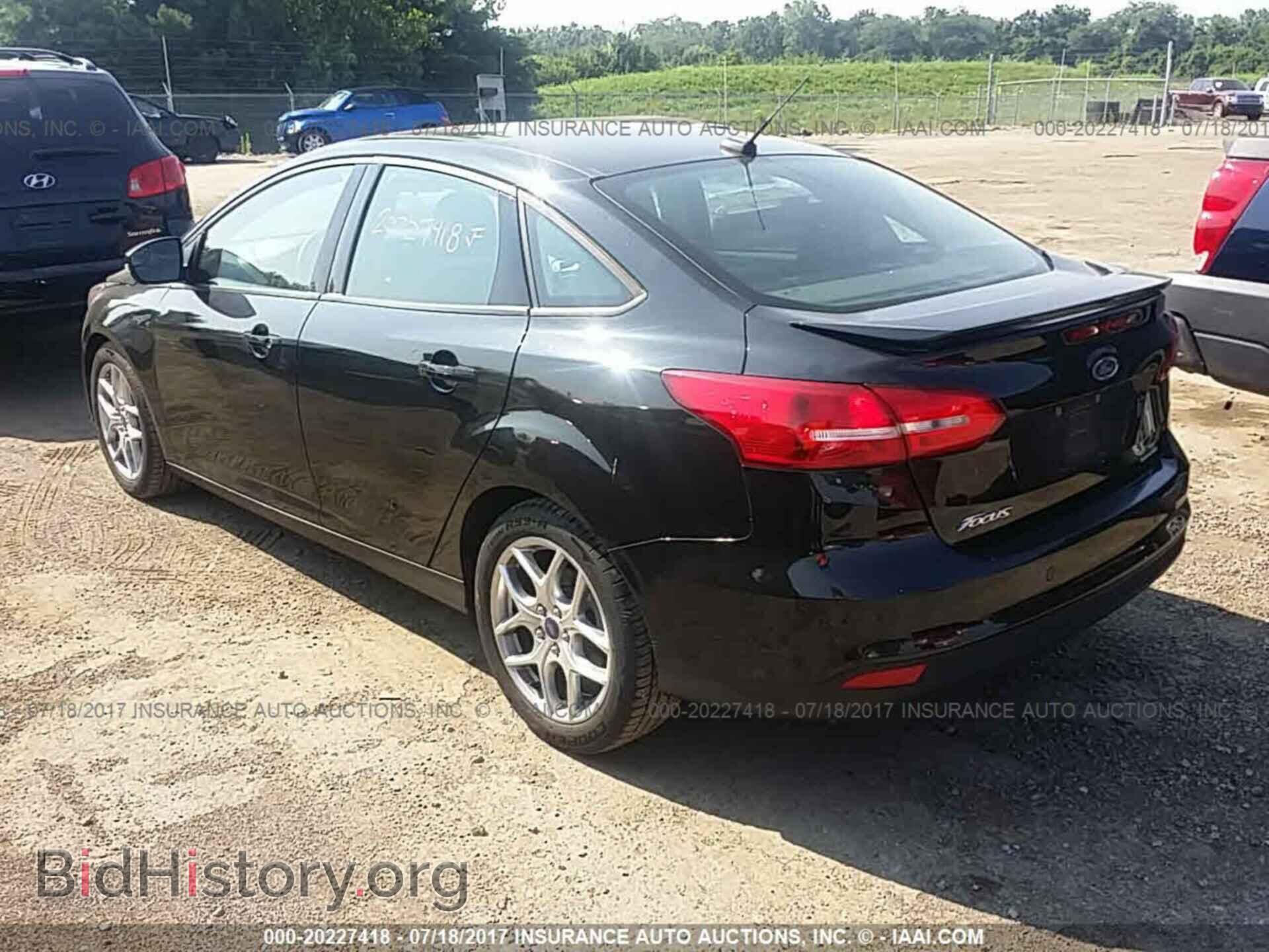 2015 Ford Focus - VIN: 1FADP3F22FL229672 - Photo 3