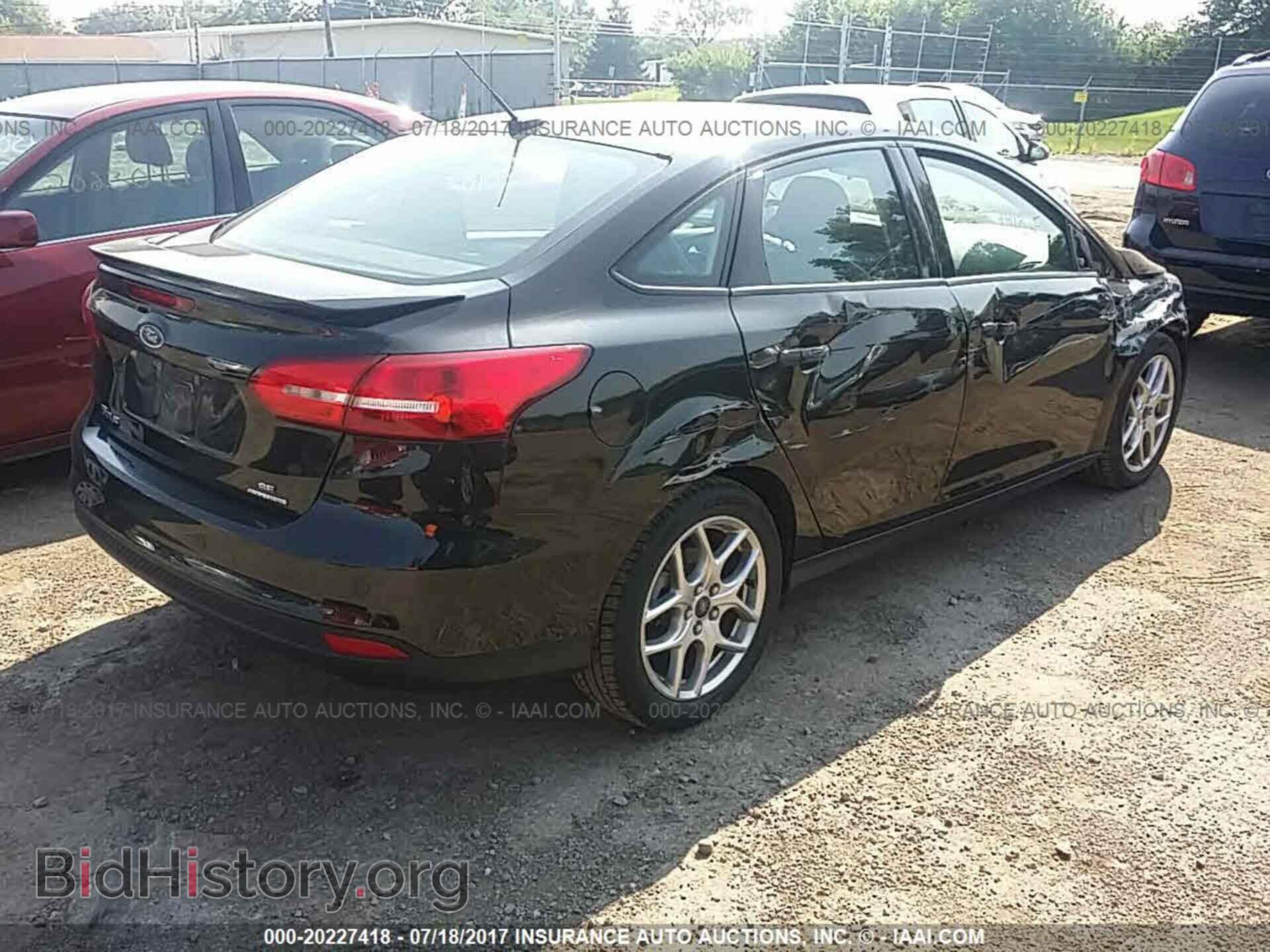 2015 Ford Focus - VIN: 1FADP3F22FL229672 - Photo 4