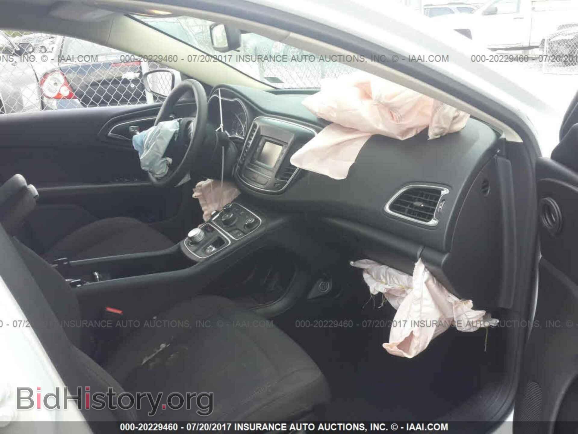 2016 Chrysler 200 - VIN: 1C3CCCAB0GN112949 - Photo 5