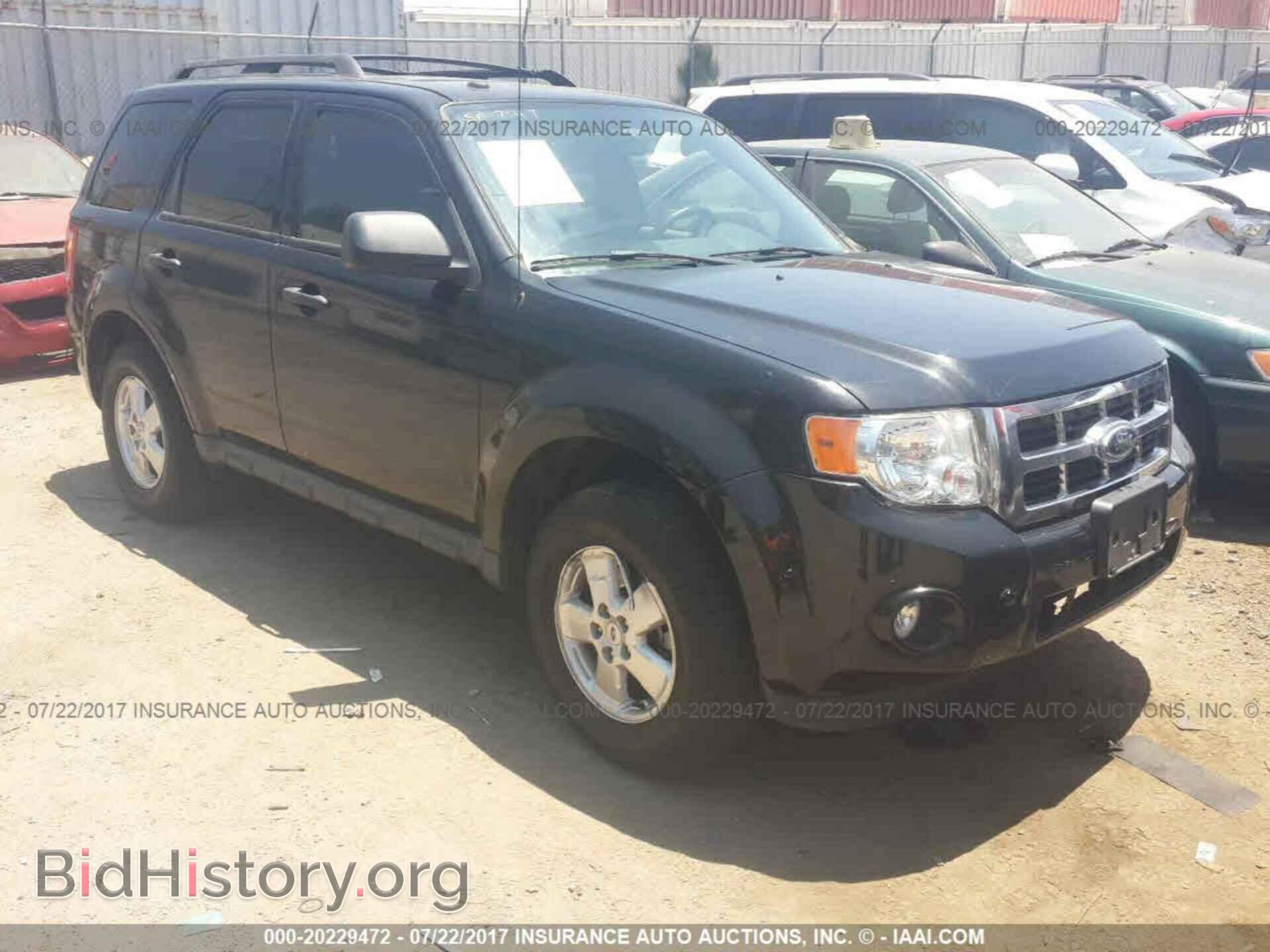 Photo 1FMCU0D73BKB73054 - Ford Escape 2011