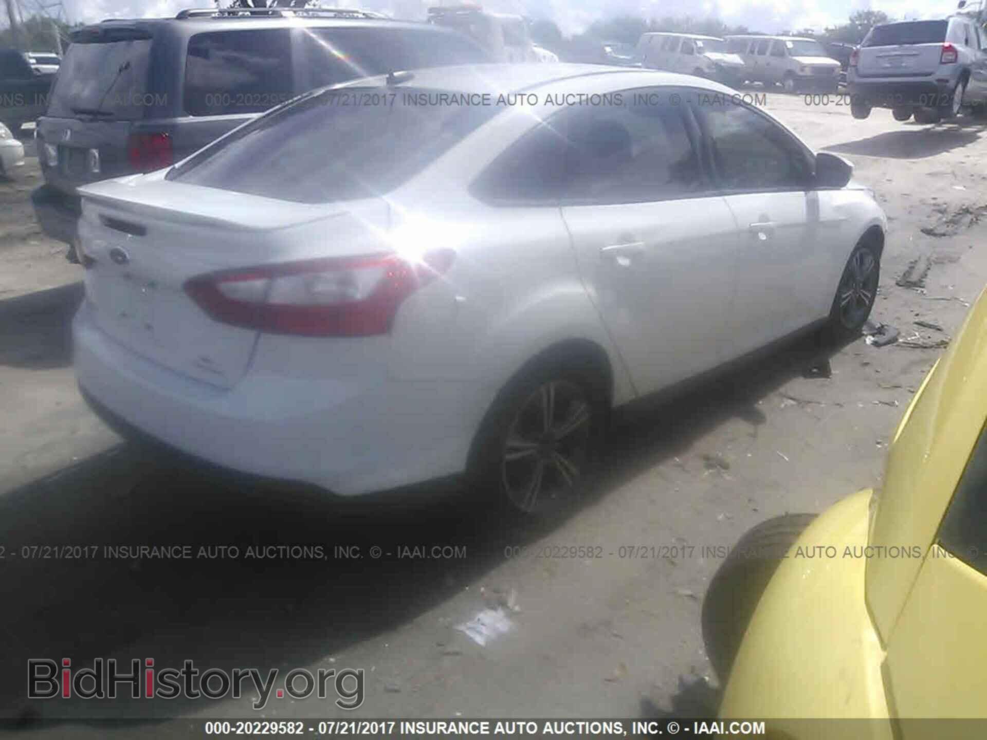 2014 Ford Focus - VIN: 1FADP3F28EL233837 - Photo 4
