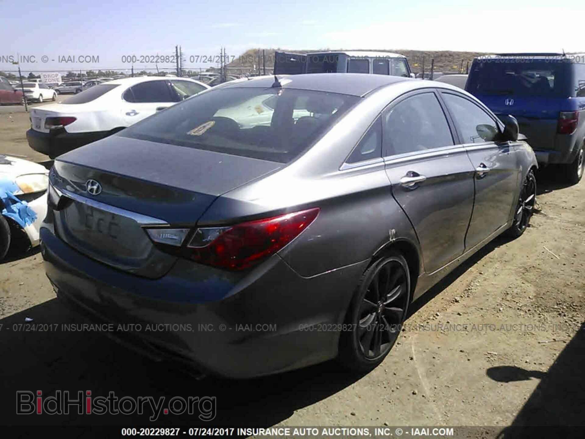 2012 Hyundai Sonata - VIN: 5NPEC4AC2CH312776 - Photo 4