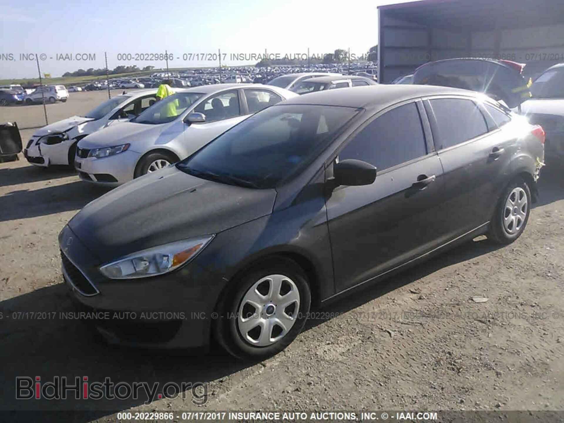 2015 Ford Focus - VIN: 1FADP3E21FL374803 - Photo 2