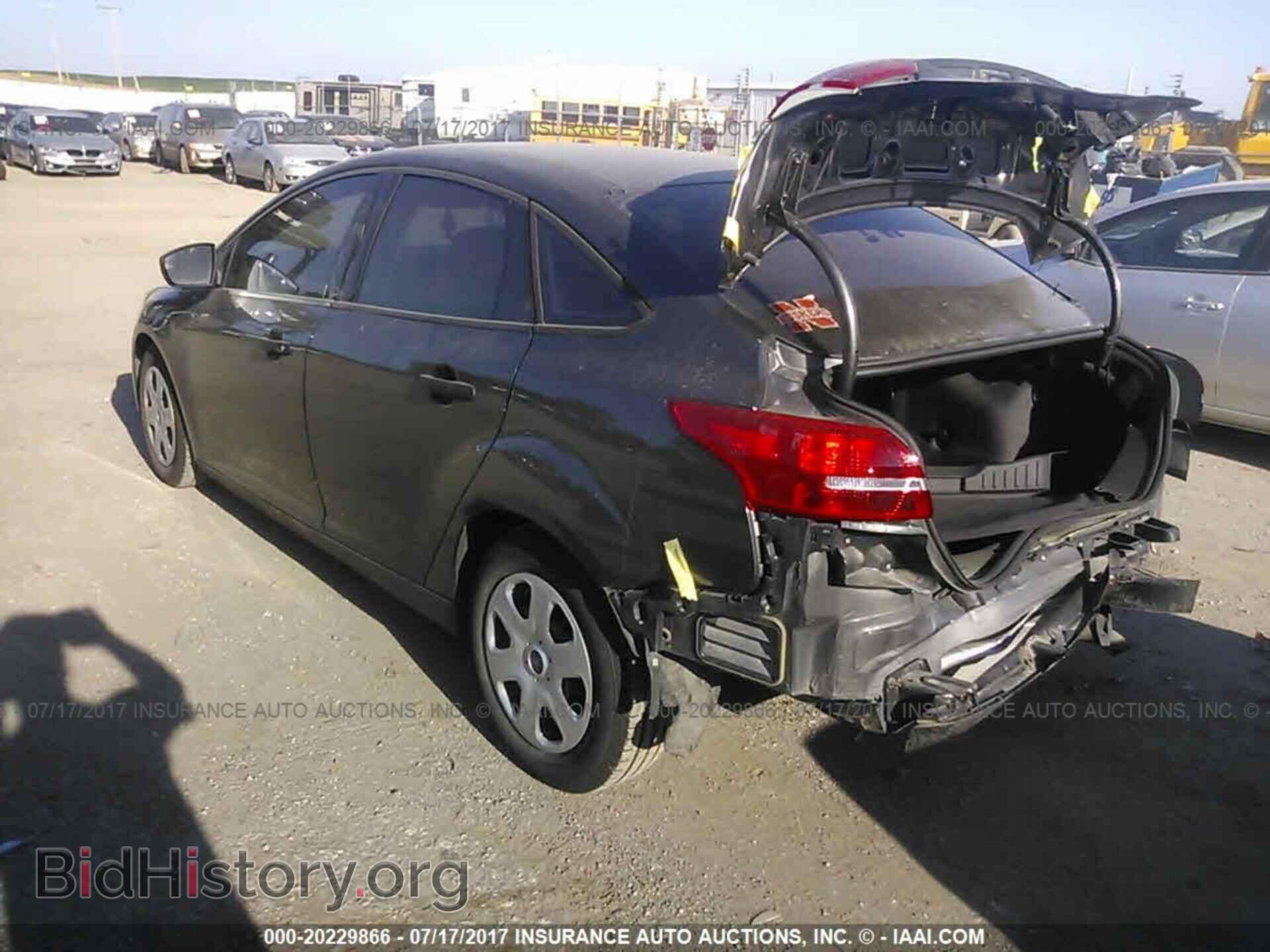2015 Ford Focus - VIN: 1FADP3E21FL374803 - Photo 3