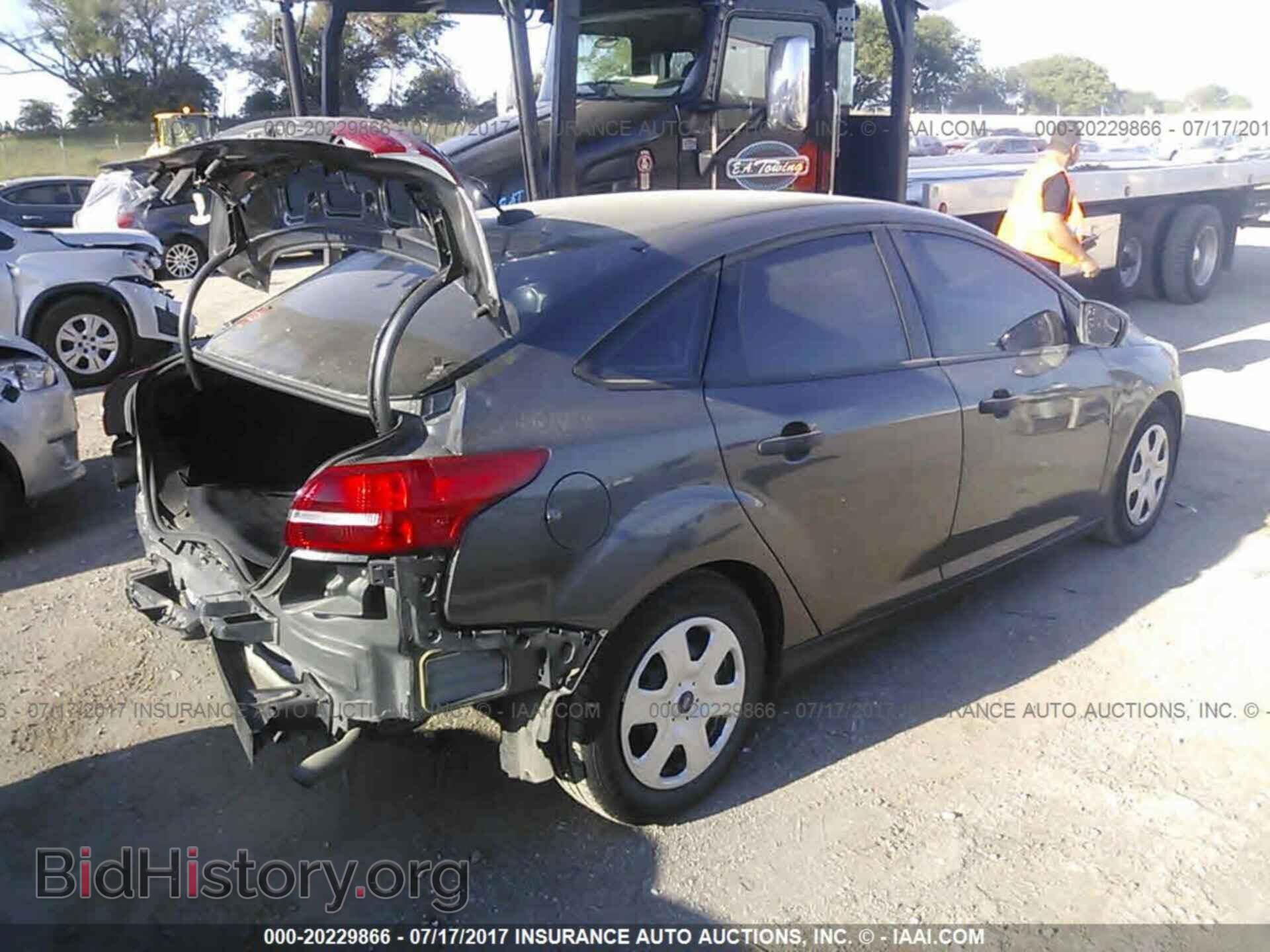 2015 Ford Focus - VIN: 1FADP3E21FL374803 - Photo 4